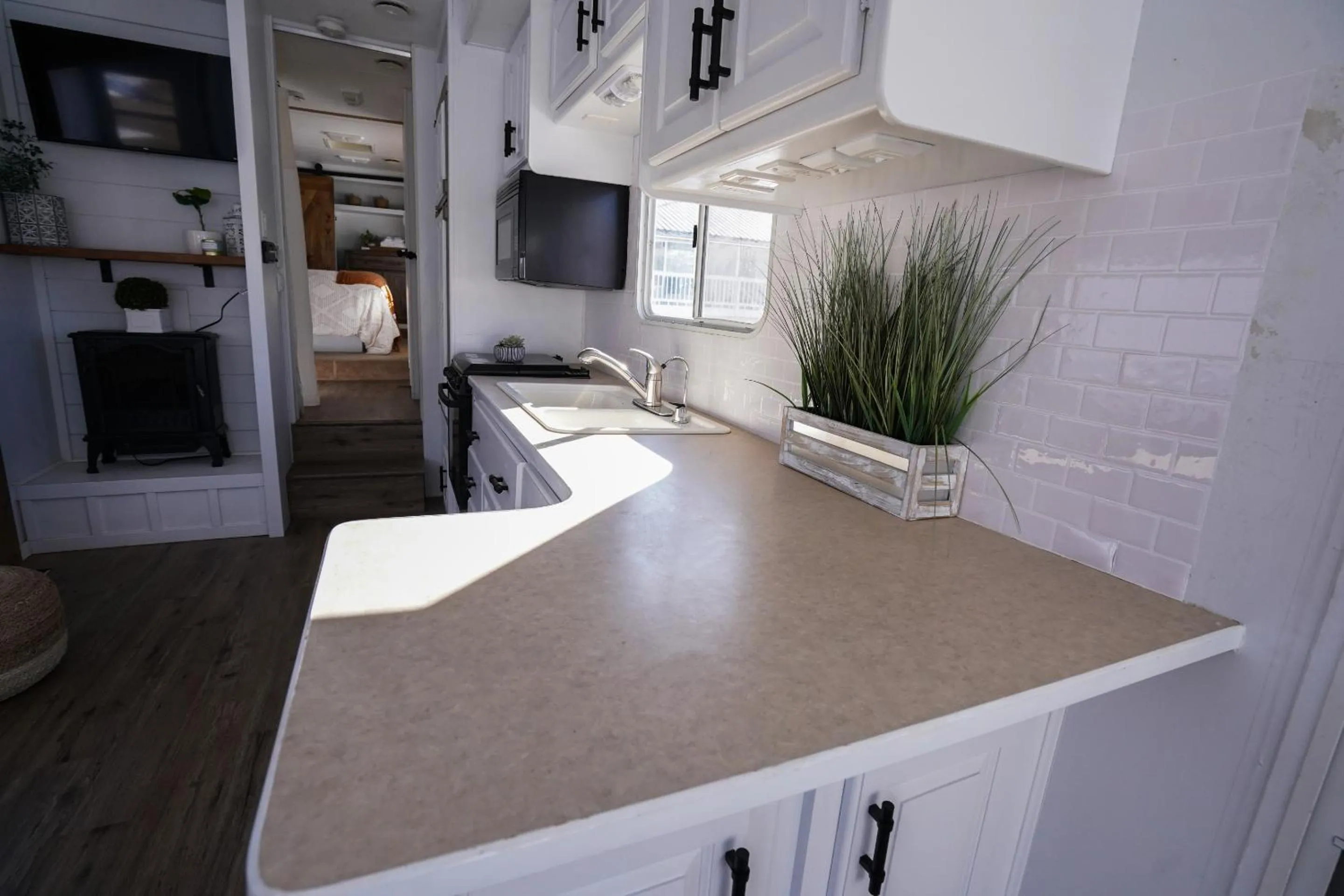 Kitchen or kitchenette in Happy Trails Bed and Breakfast