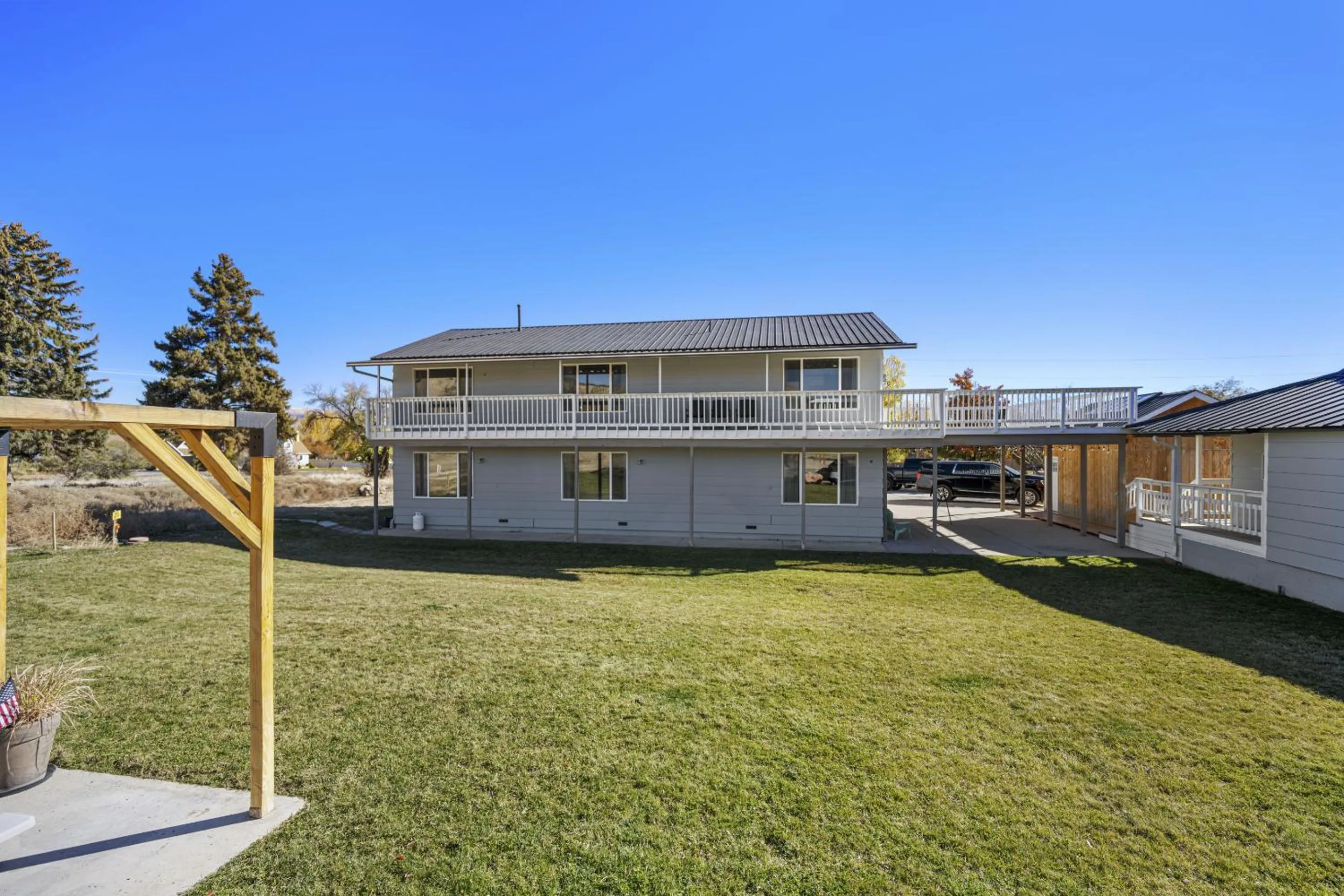 Property building in Happy Trails Bed and Breakfast