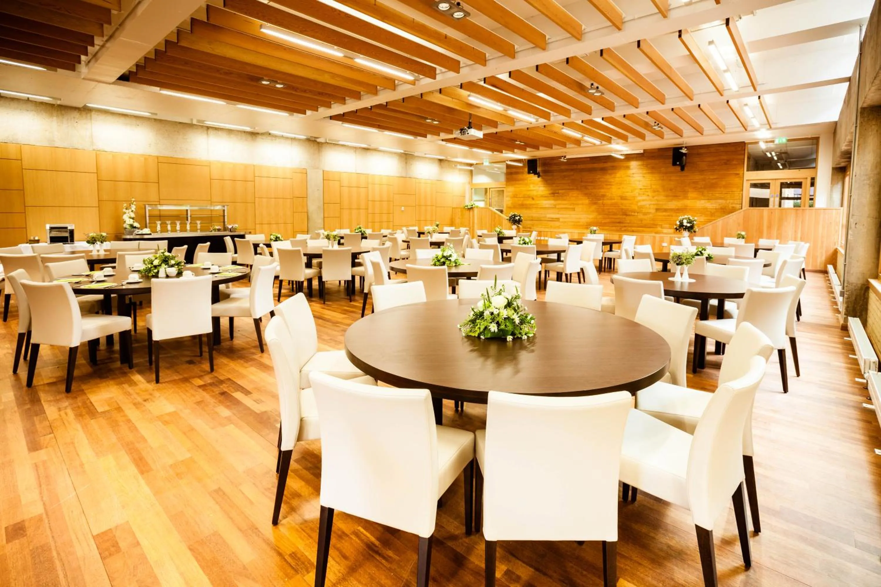 Restaurant/places to eat in College Court Hotel