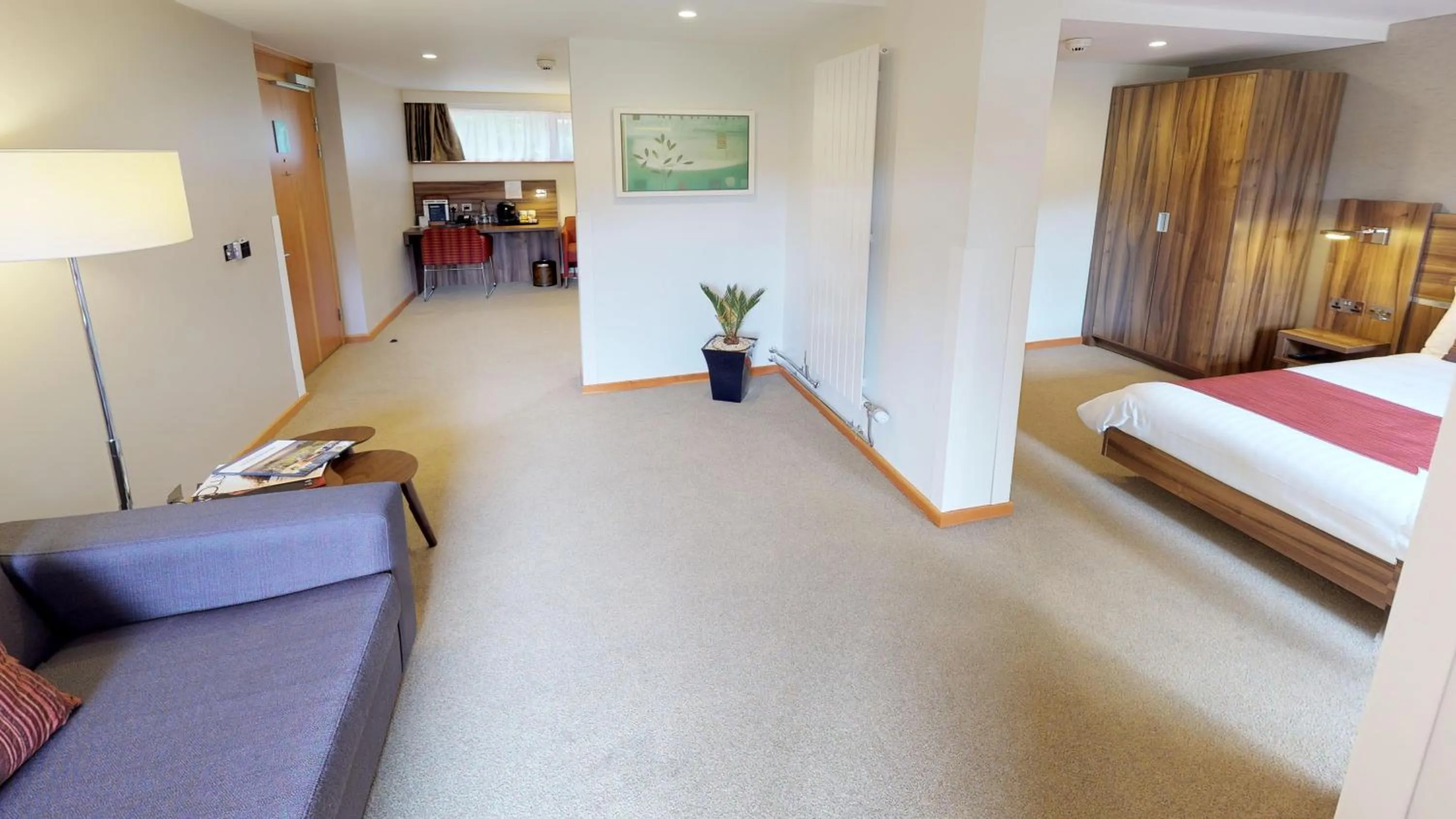 Photo of the whole room in College Court Hotel