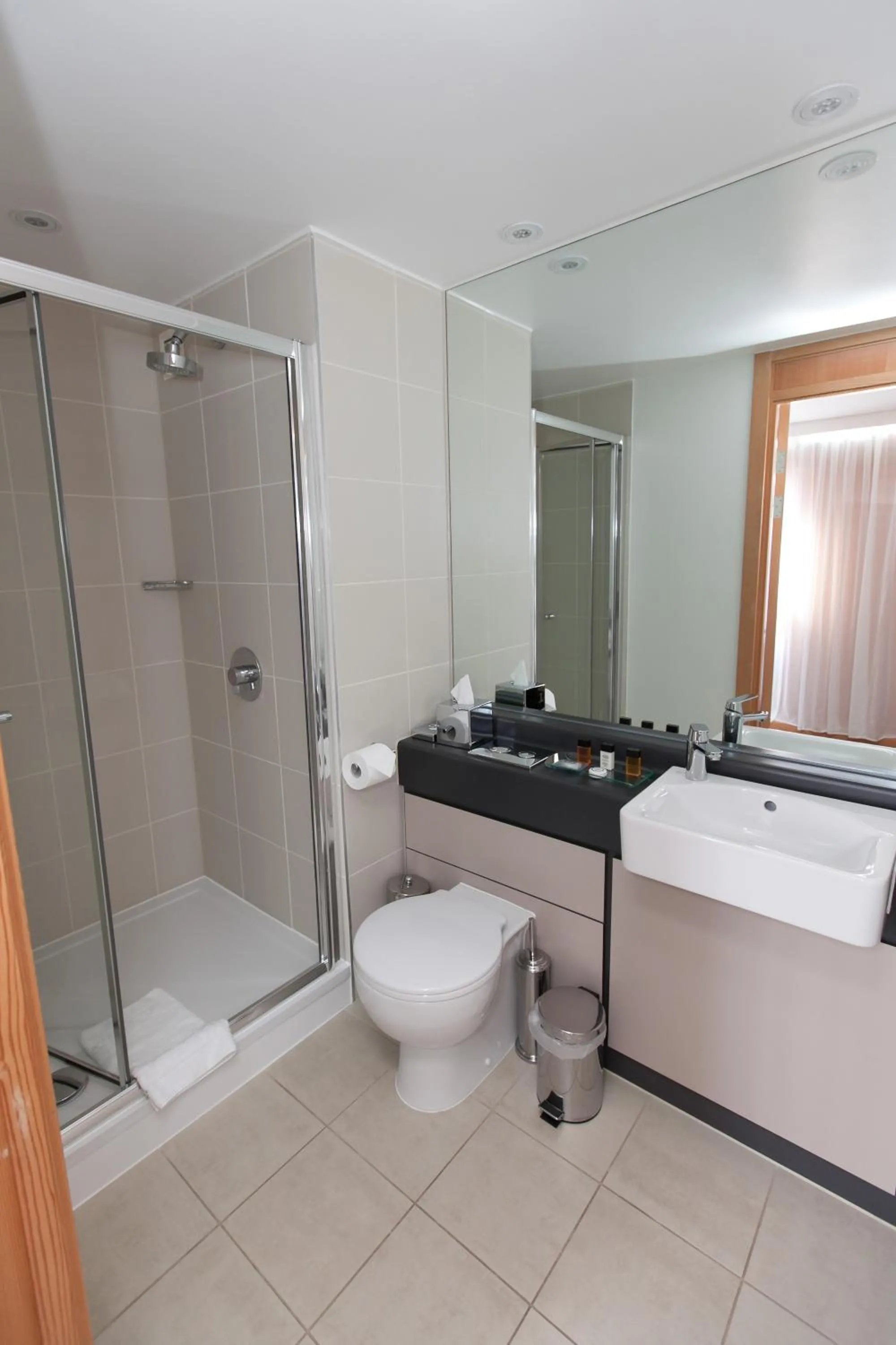 Shower in College Court Hotel