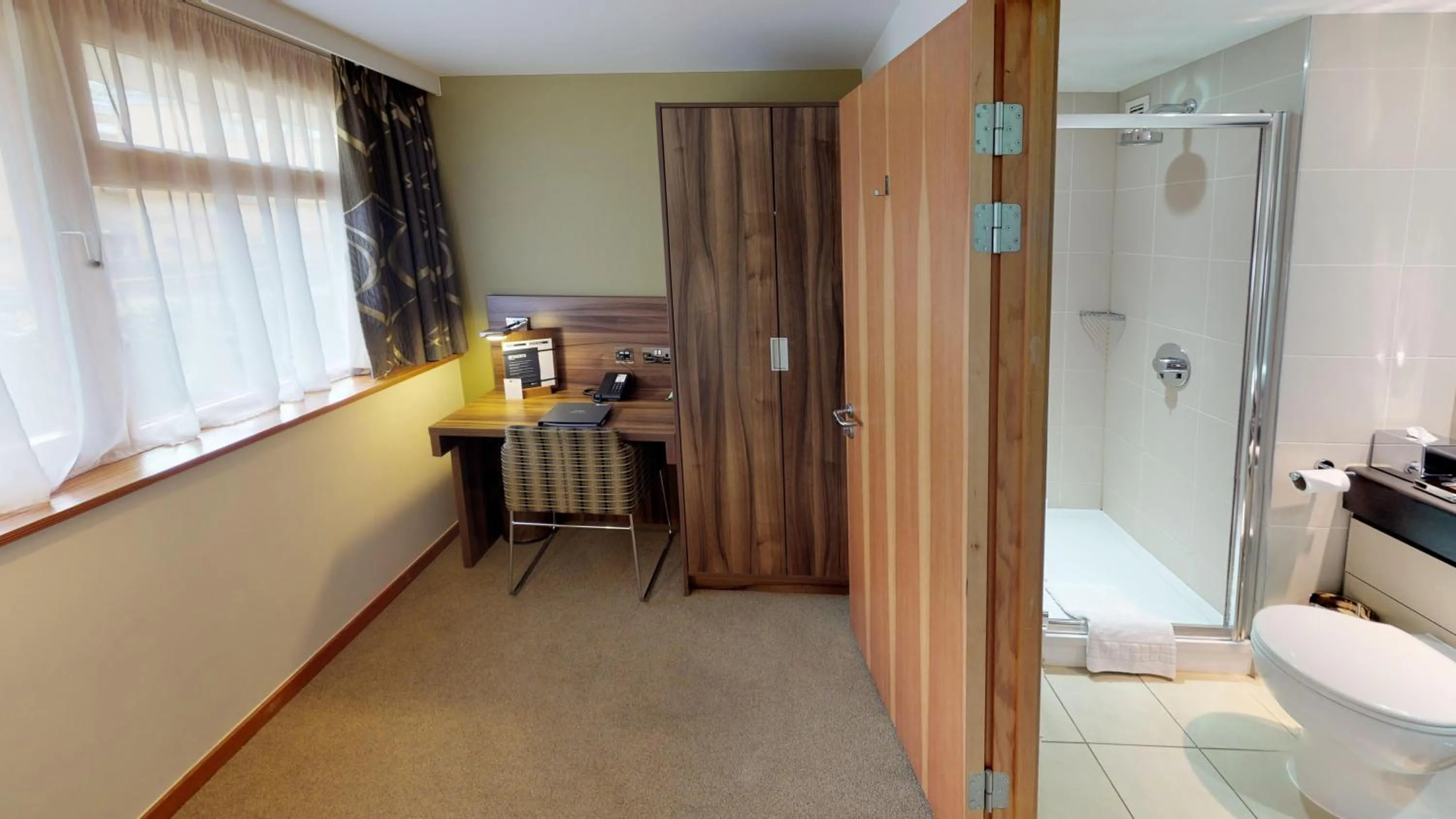 Shower in College Court Hotel