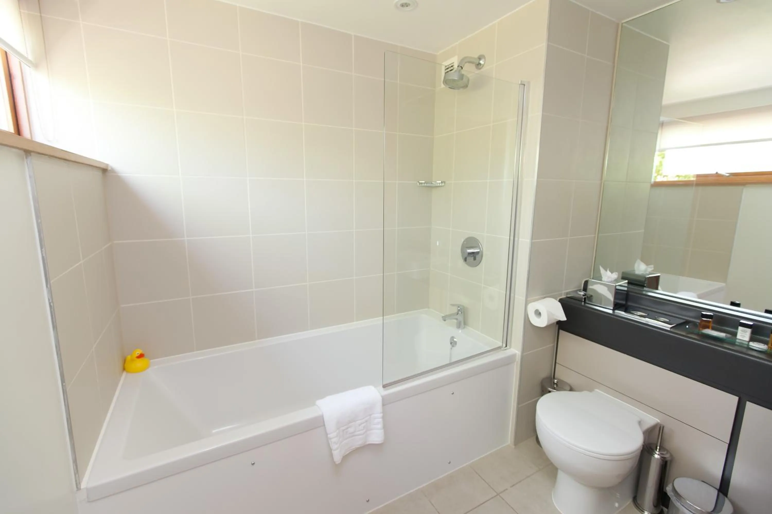 Bathroom in College Court Hotel