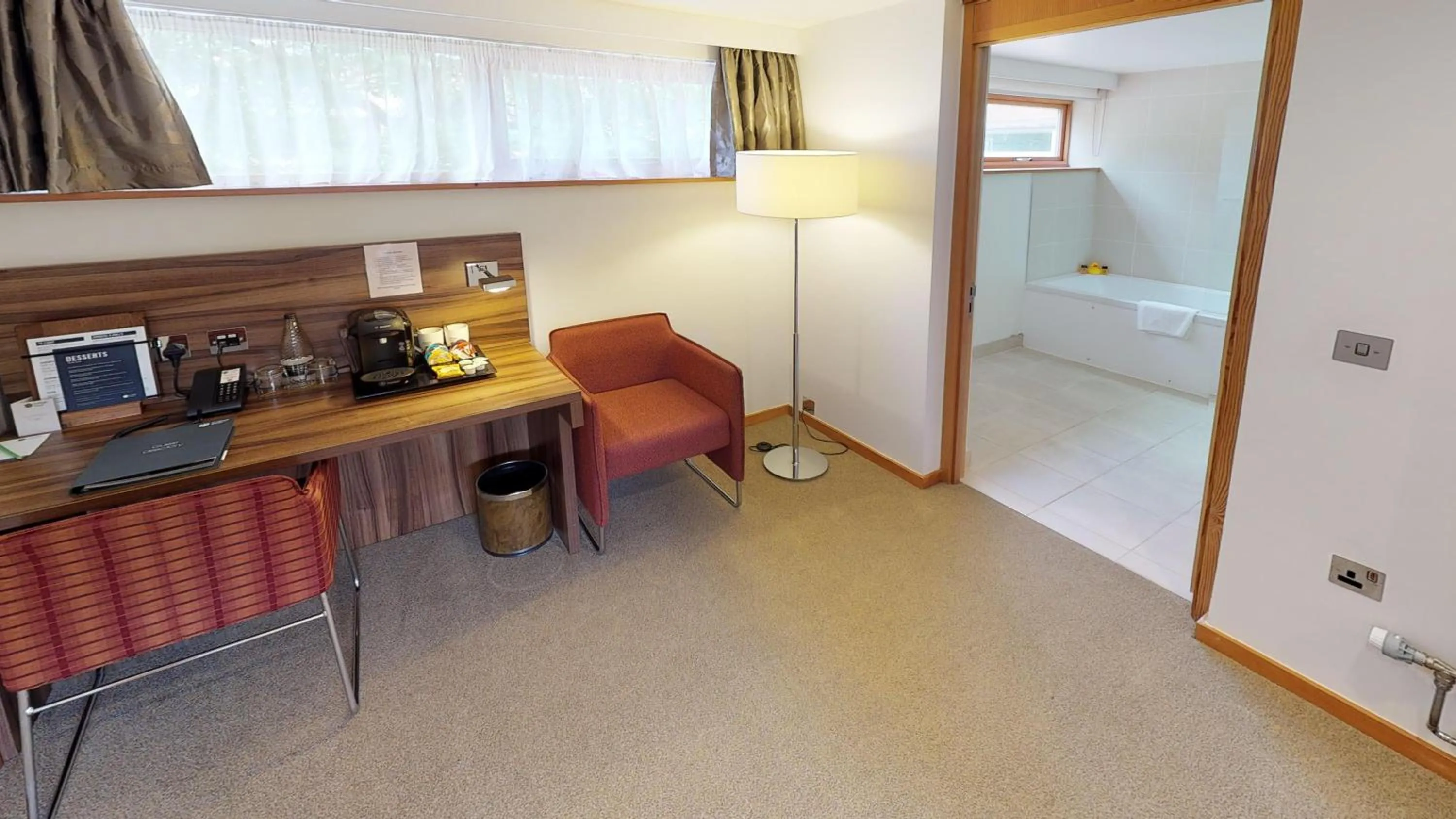 Coffee/tea facilities in College Court Hotel