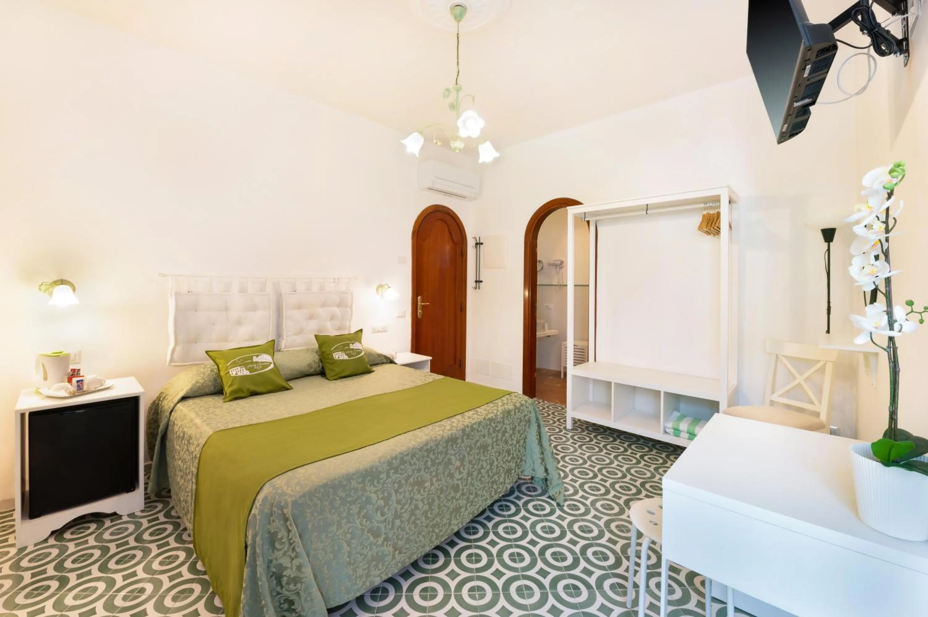 Photo of the whole room in Florida Residence