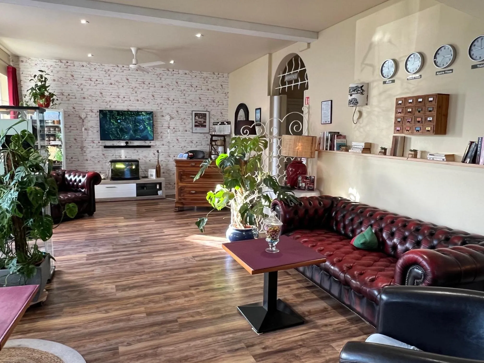 Lobby or reception in Le Crist'Al, hôtel climatisé, front de mer, proche du centre ville, et solution de restauration