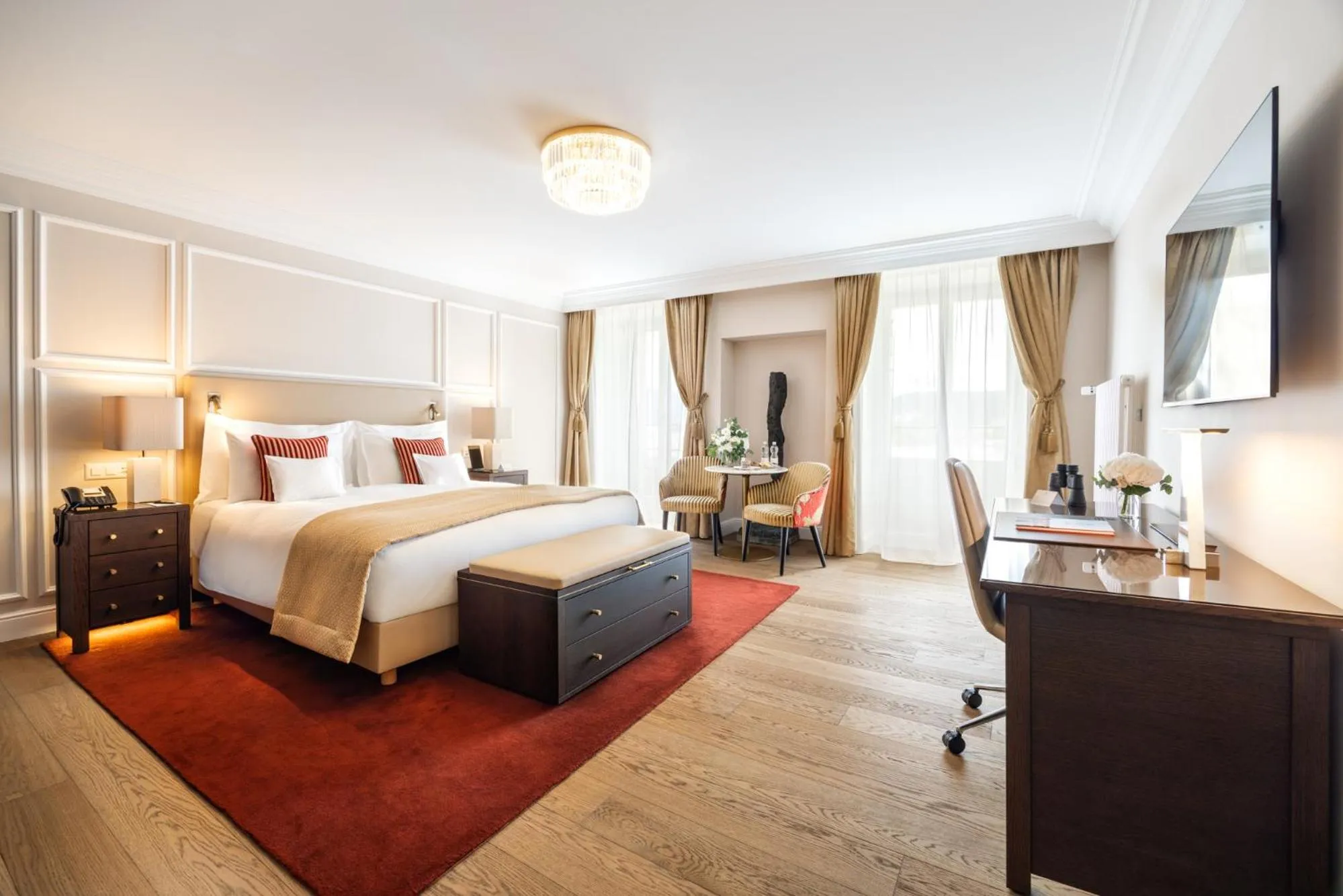 Bed in Grand Hotel National Luzern