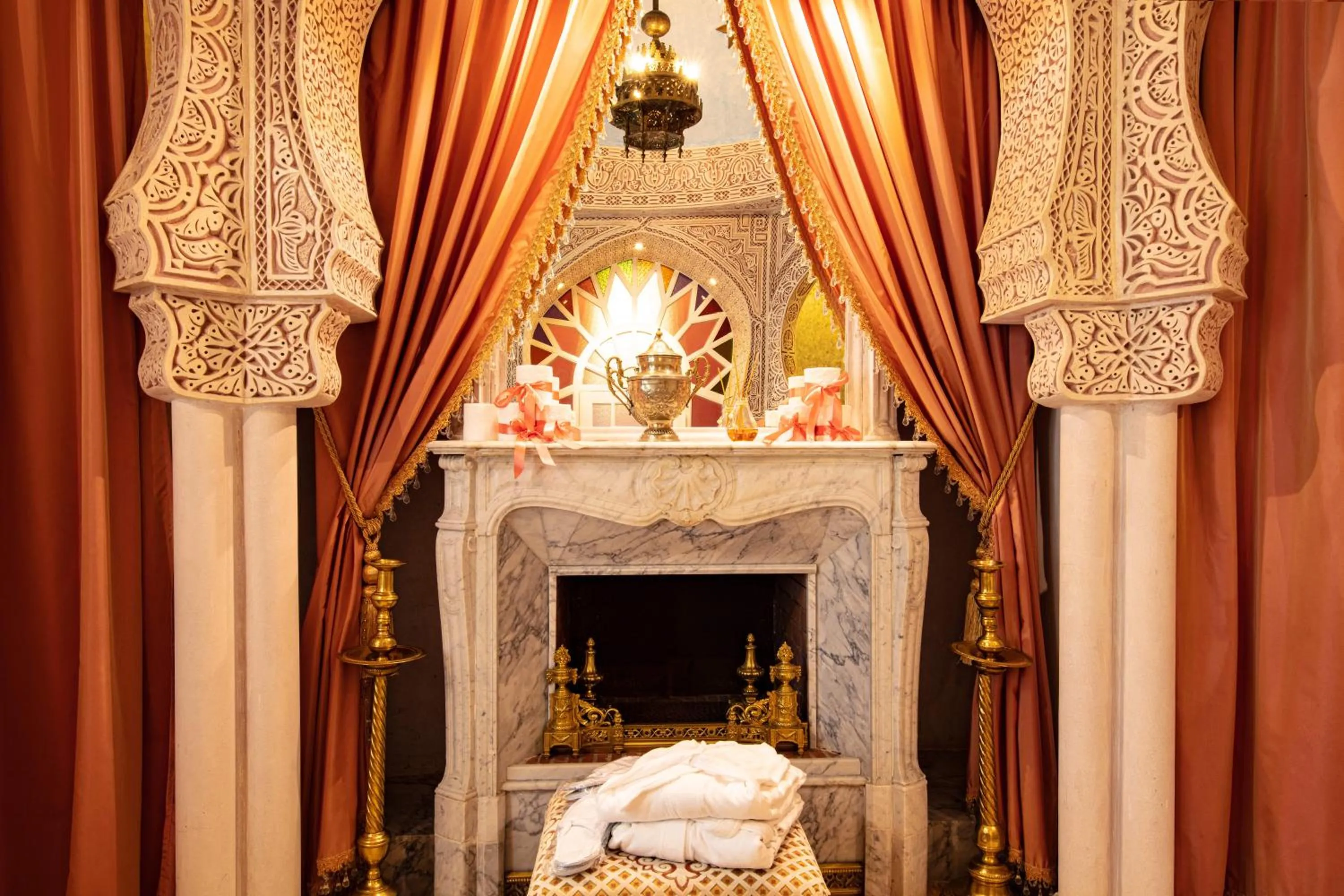 flat iron, Bed in Riad Dar El Malaika