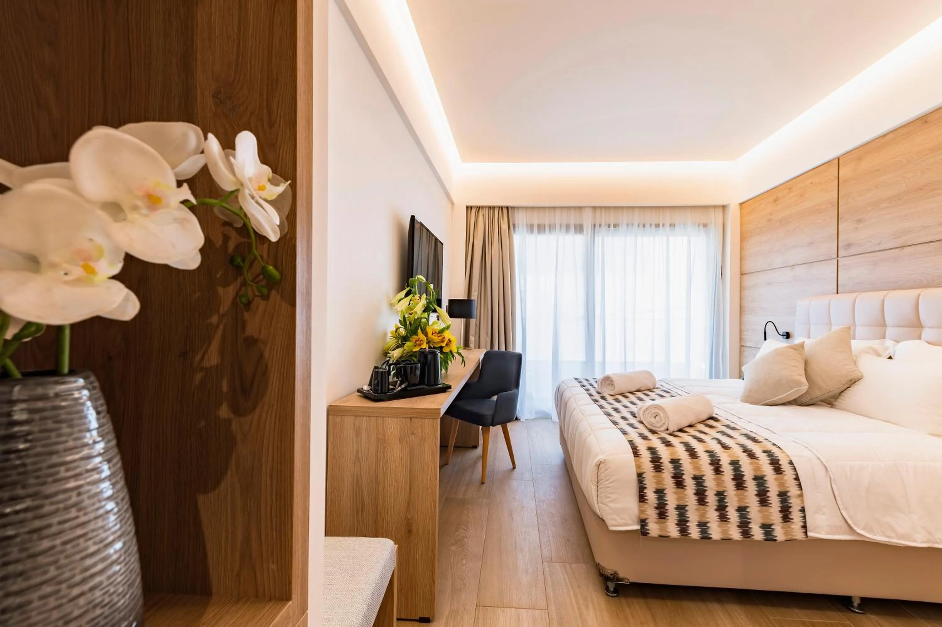 Photo of the whole room, Bed in Acandia Hotel