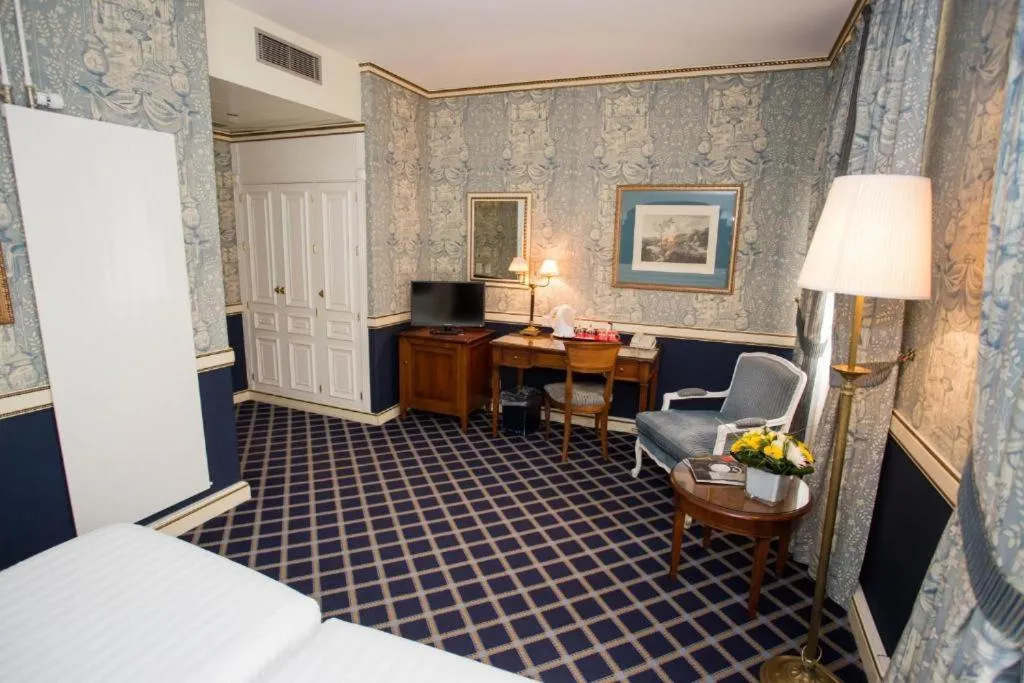 Bed in Carlton Lausanne Boutique Hôtel