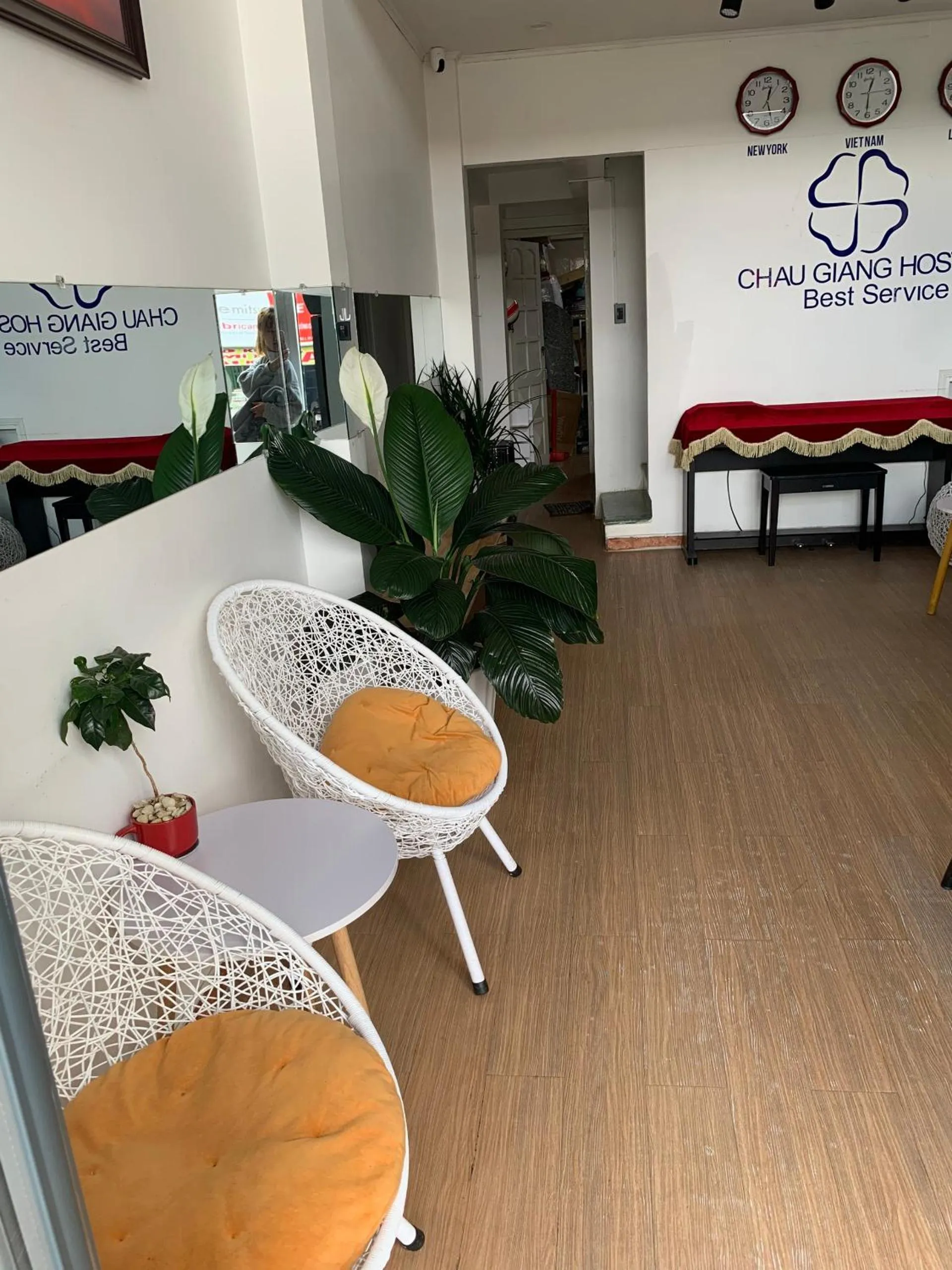 Living room in Chau Giang Hotel