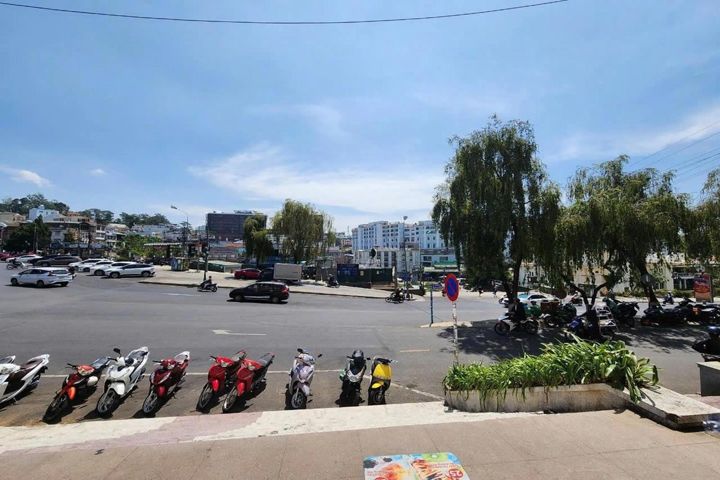 group of guests in Chau Giang Hotel