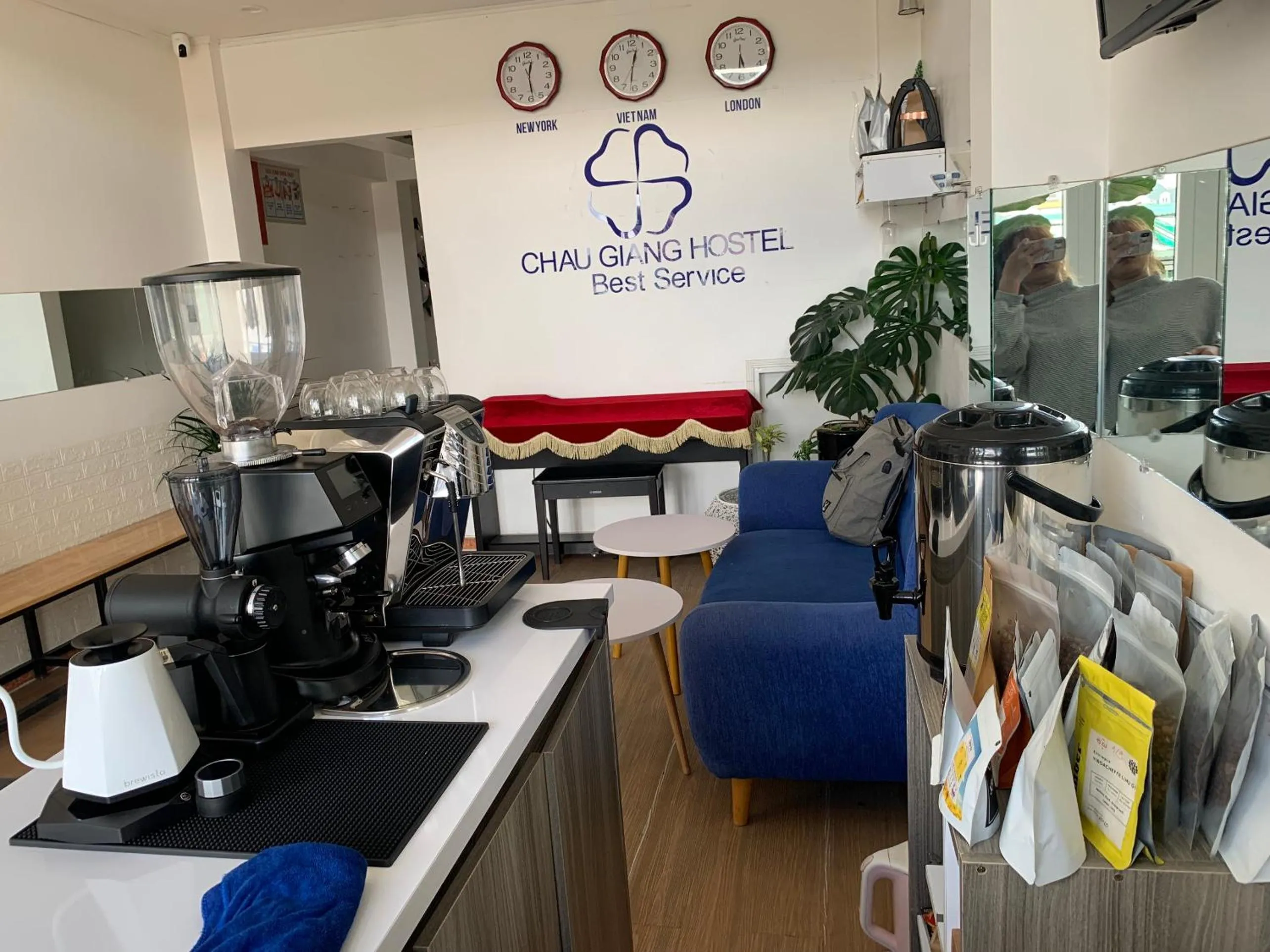 Living room in Chau Giang Hotel