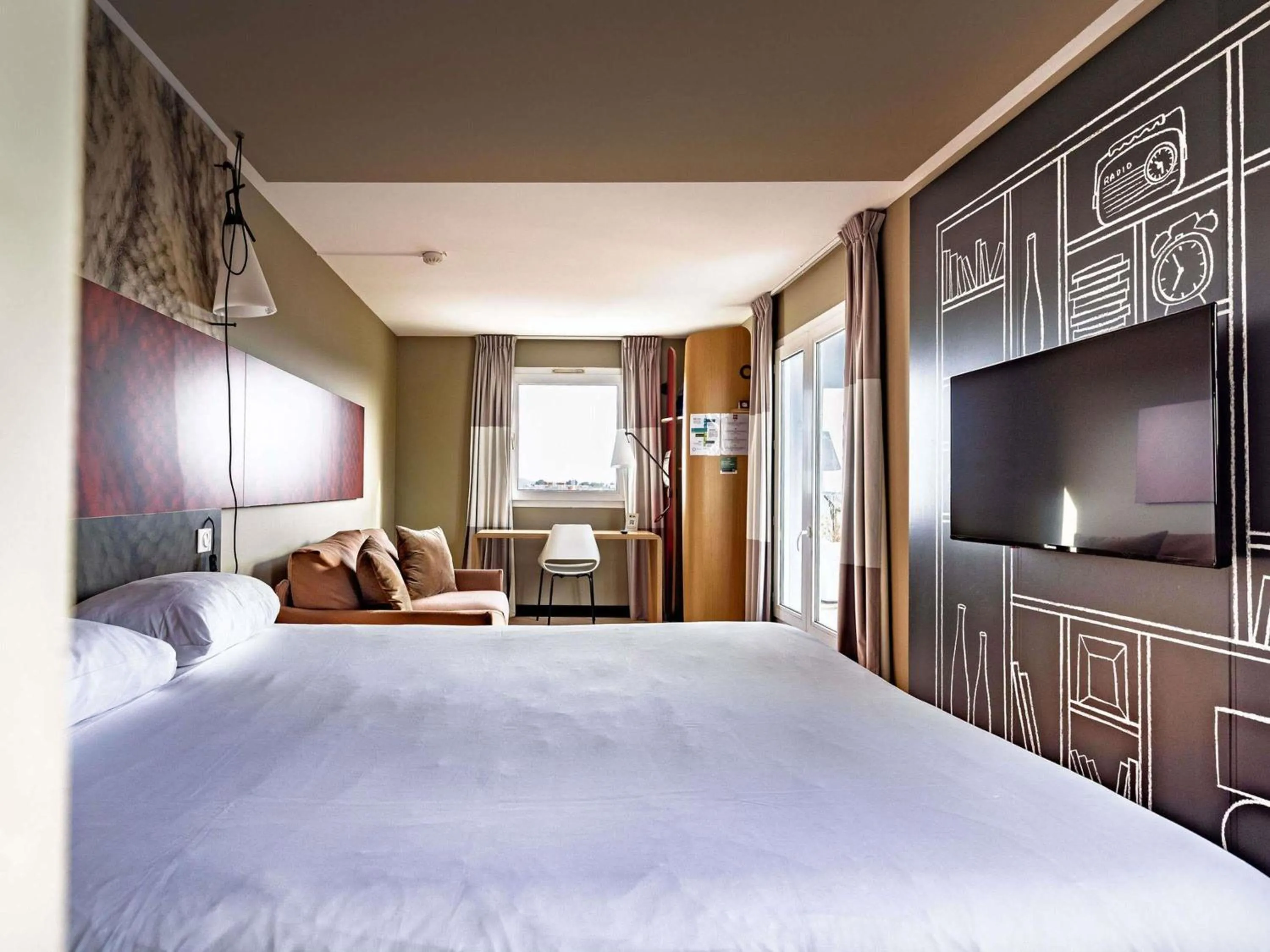 Bedroom, Bed in ibis Toulon La Valette