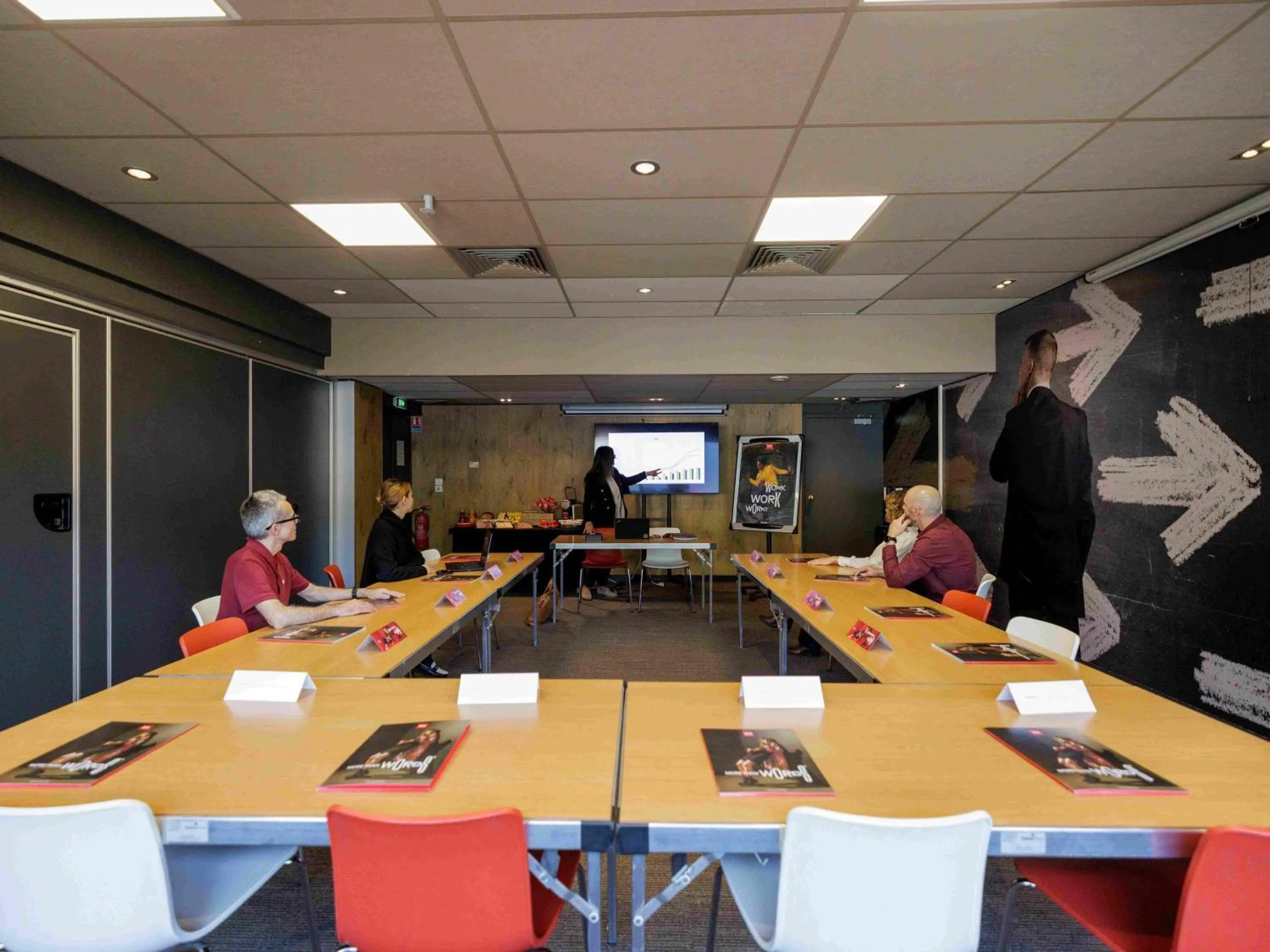 Meeting/conference room in ibis Toulon La Valette