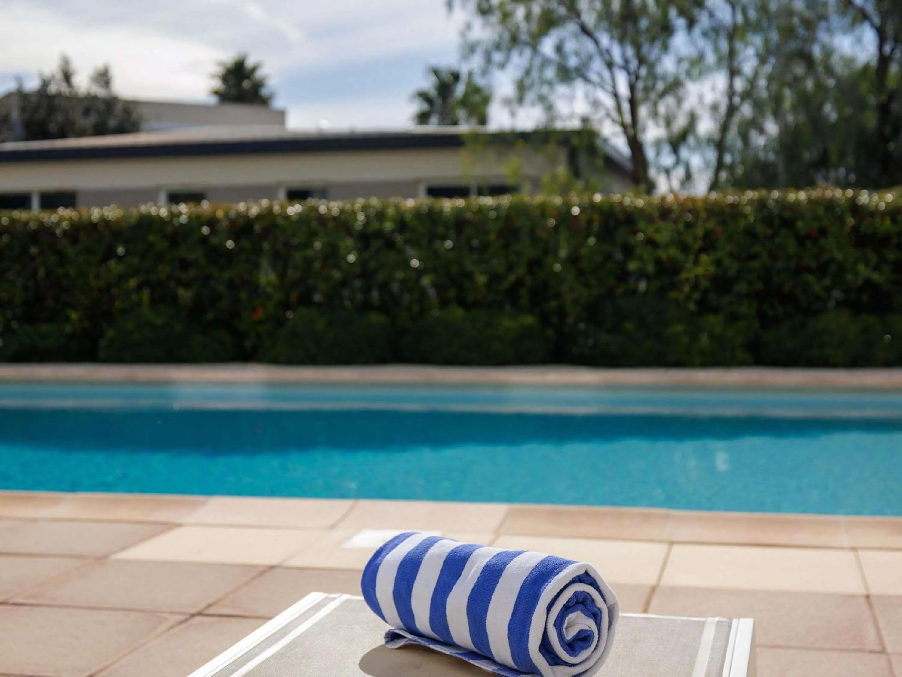Pool view in ibis Toulon La Valette