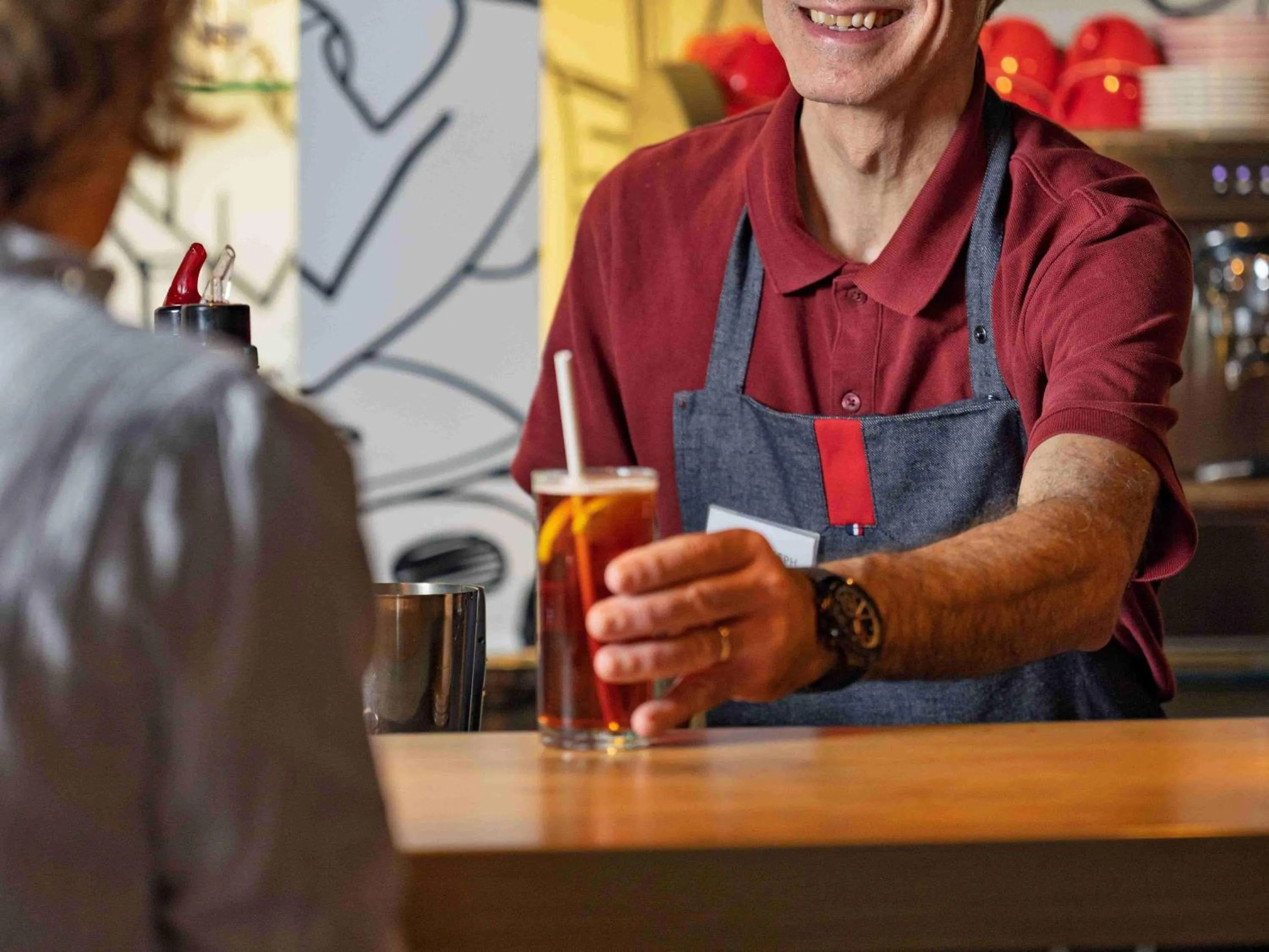 Lounge or bar in ibis Toulon La Valette