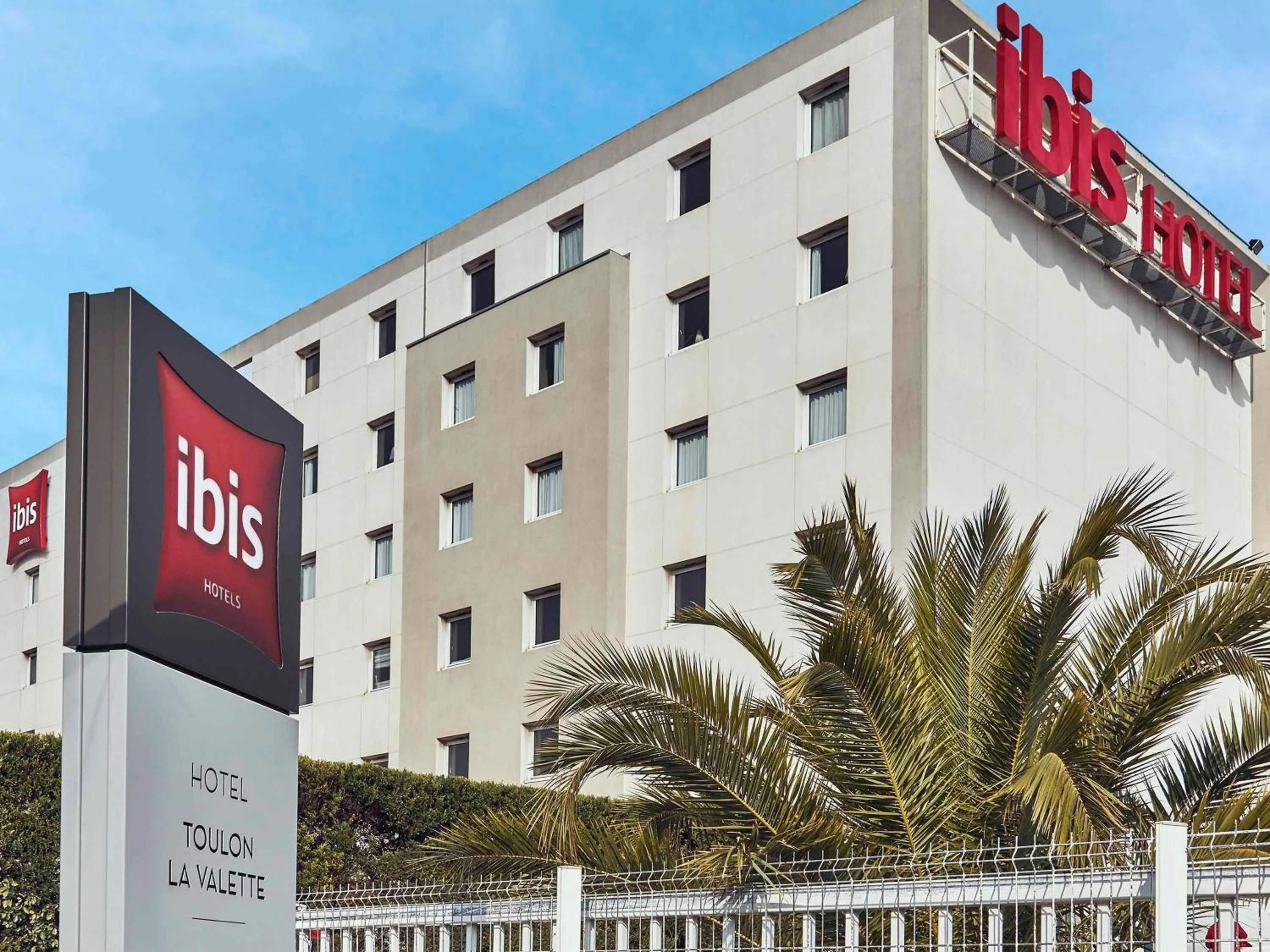 Property building in ibis Toulon La Valette