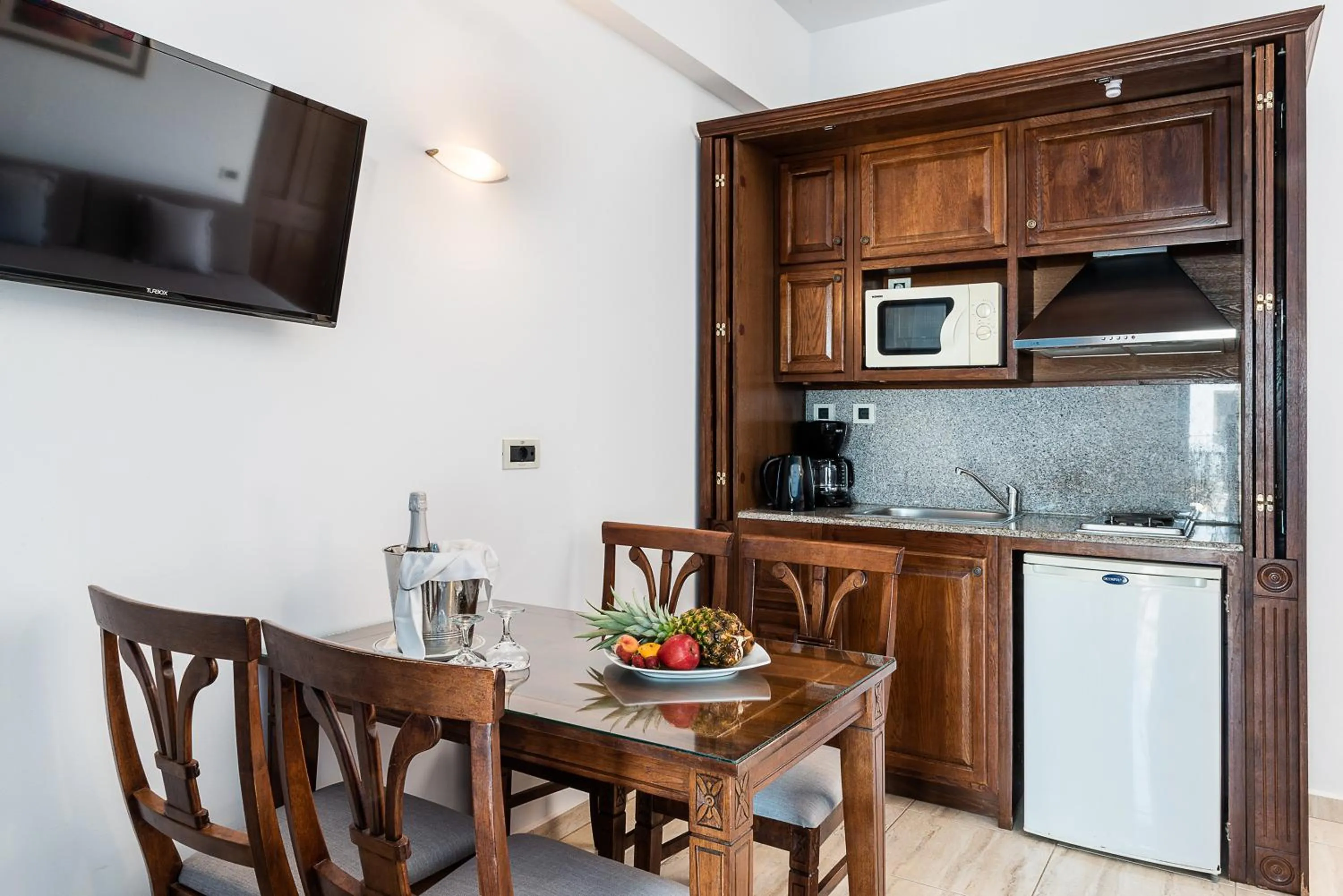 Kitchen or kitchenette in Geraniotis Hotel and Resort