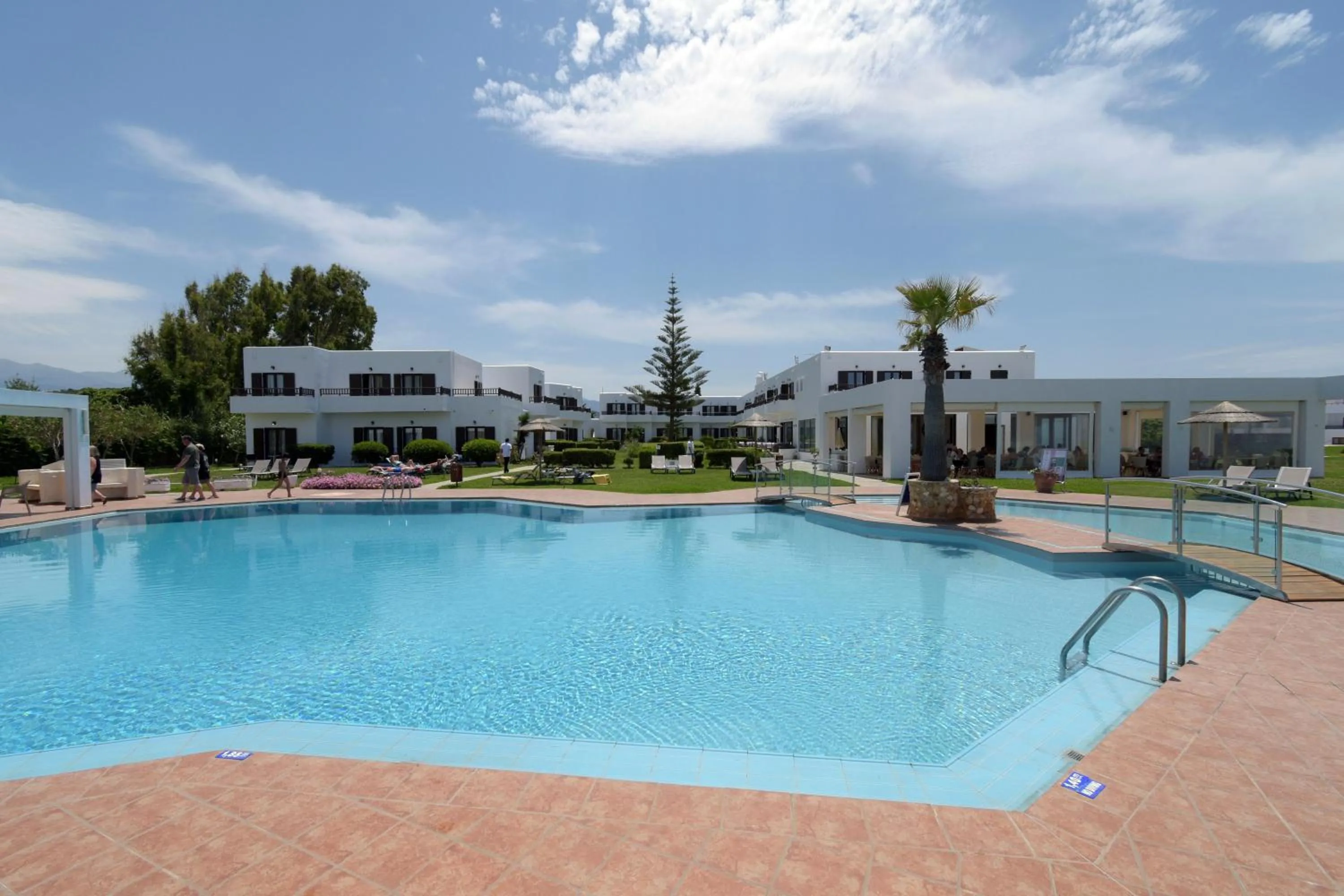 Restaurant/places to eat in Geraniotis Hotel and Resort