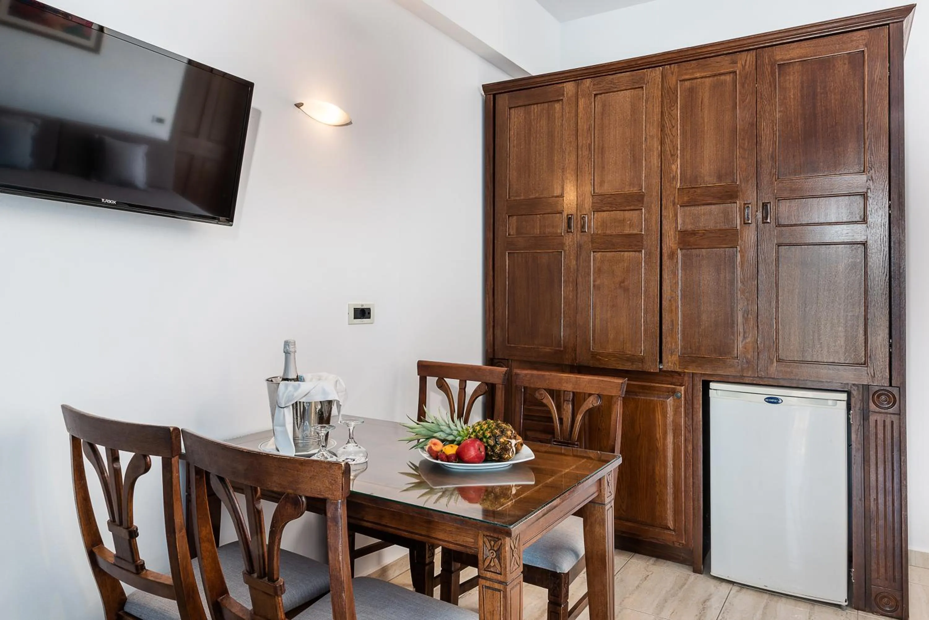 Kitchen or kitchenette in Geraniotis Hotel and Resort
