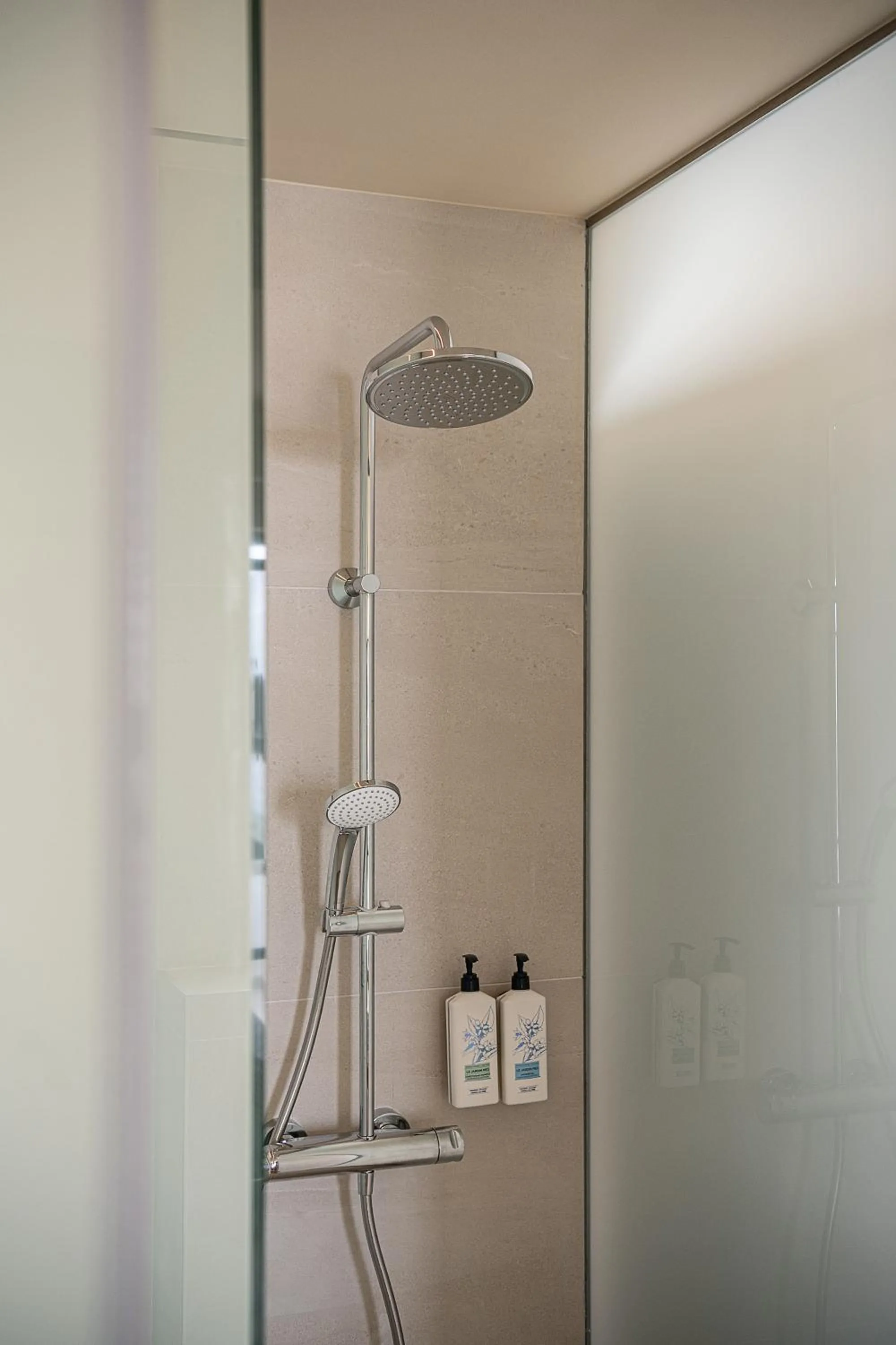 Shower in Geraniotis Hotel and Resort