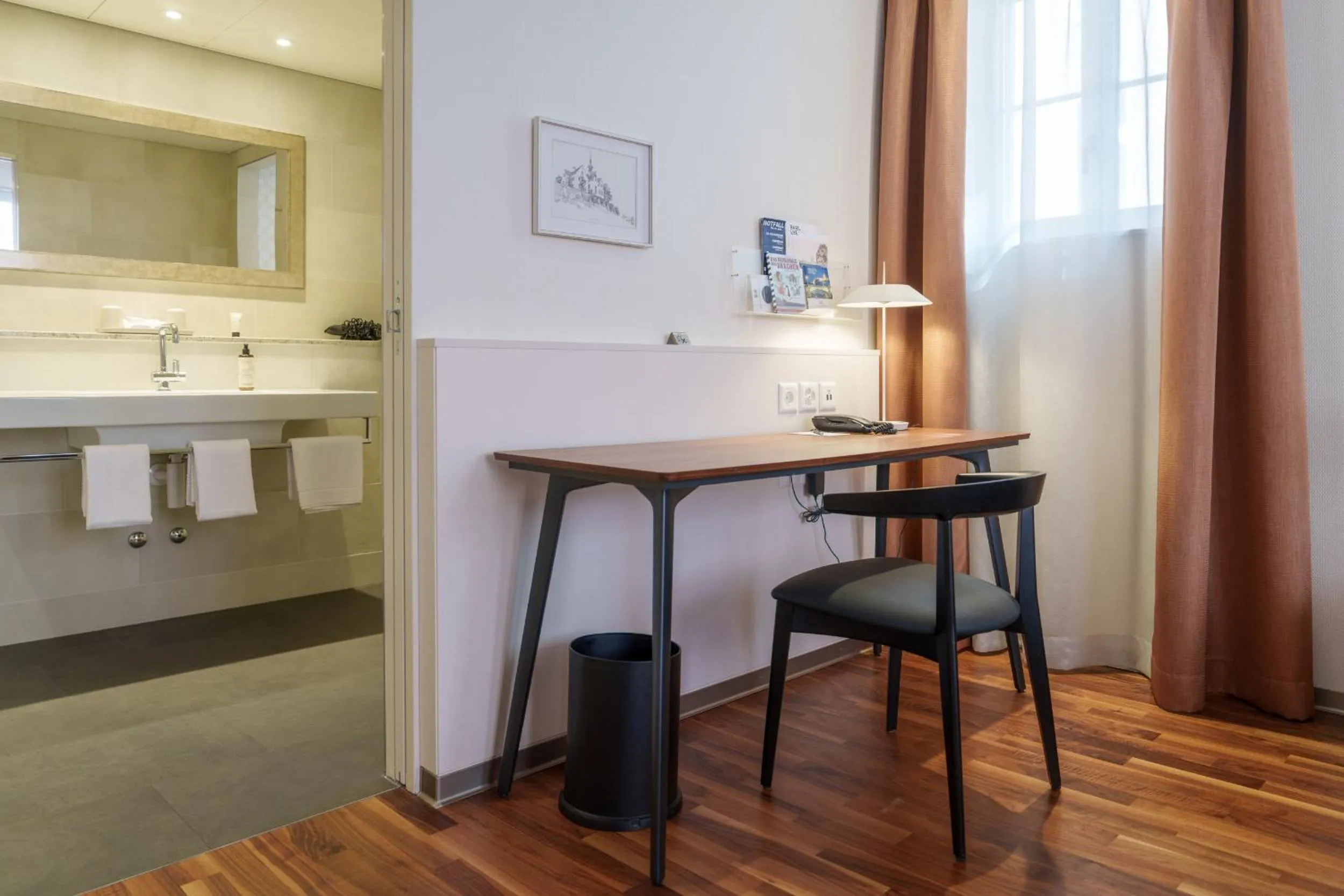 Photo of the whole room in Hotel Schweizerhof Basel