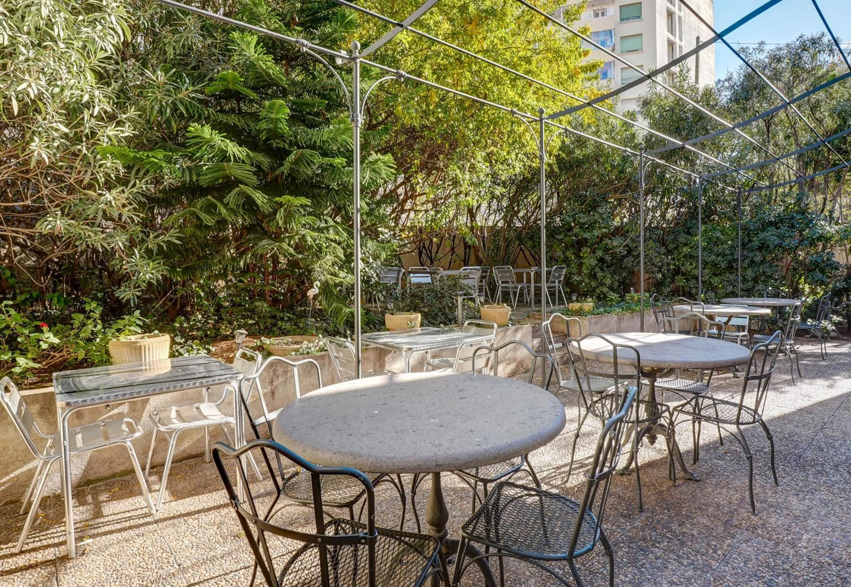 Patio in B&B HOTEL Marseille Parc Chanot