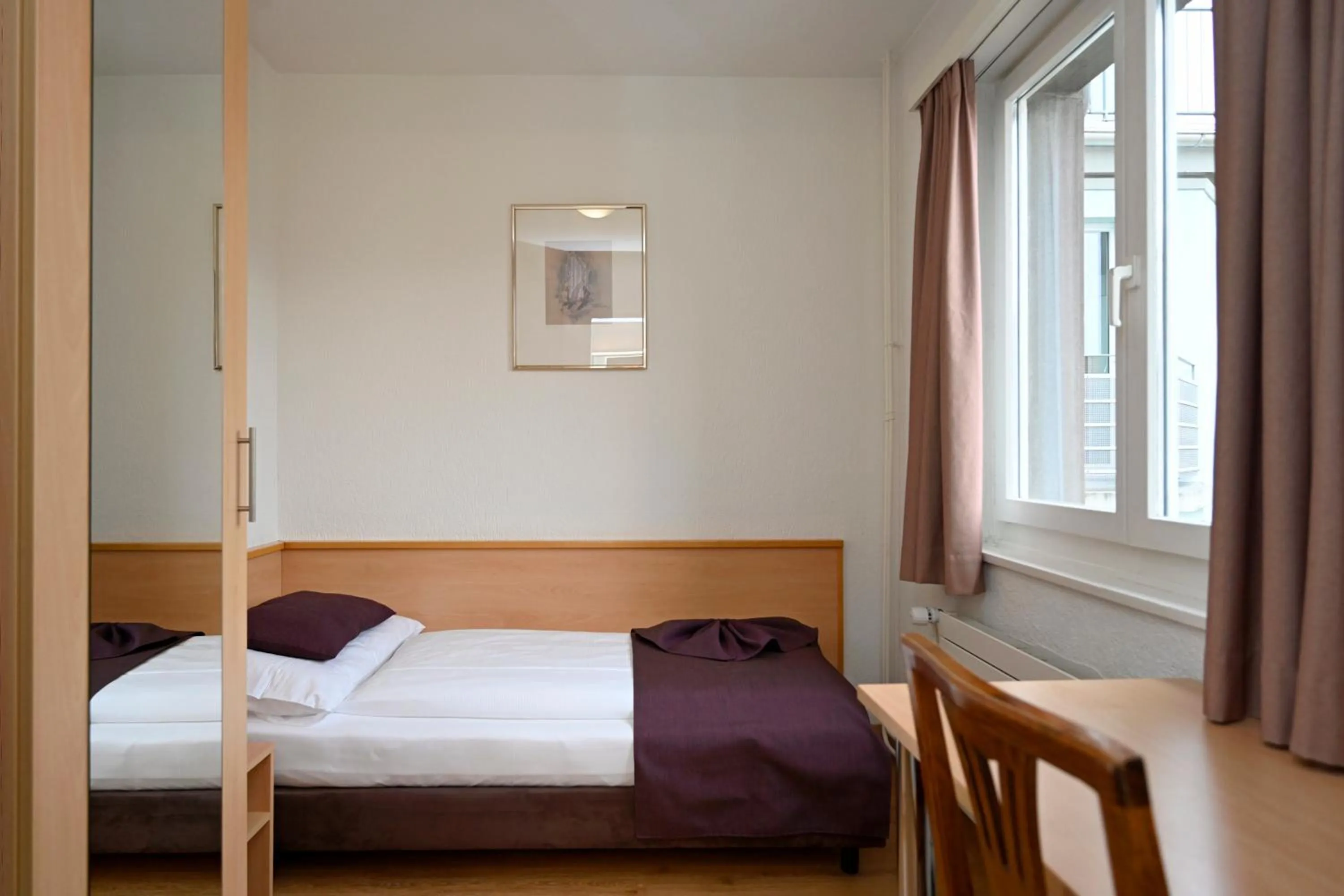 Photo of the whole room, Bed in Olympia Hotel Zurich