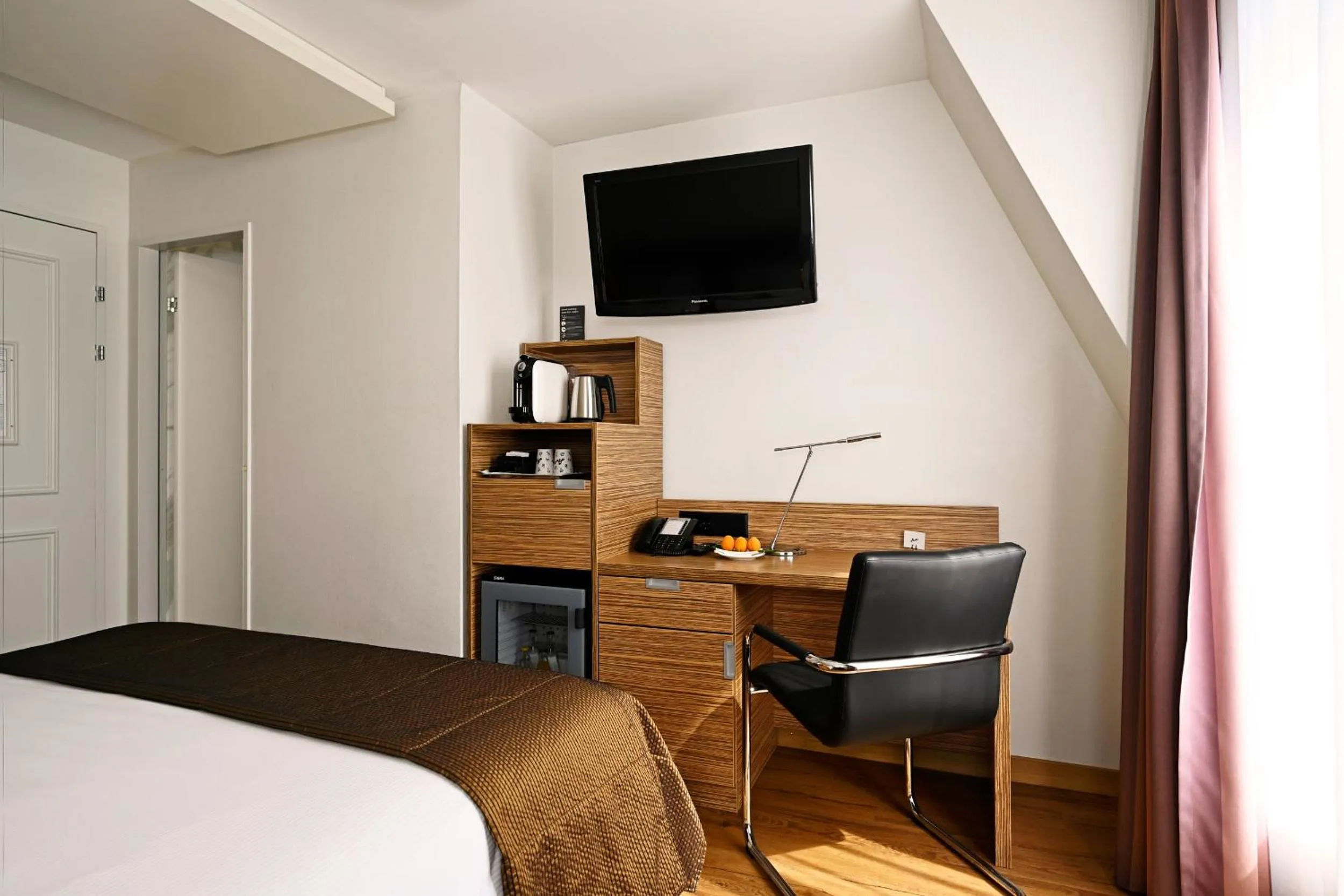 Coffee/tea facilities, Bed in Hotel Stoller