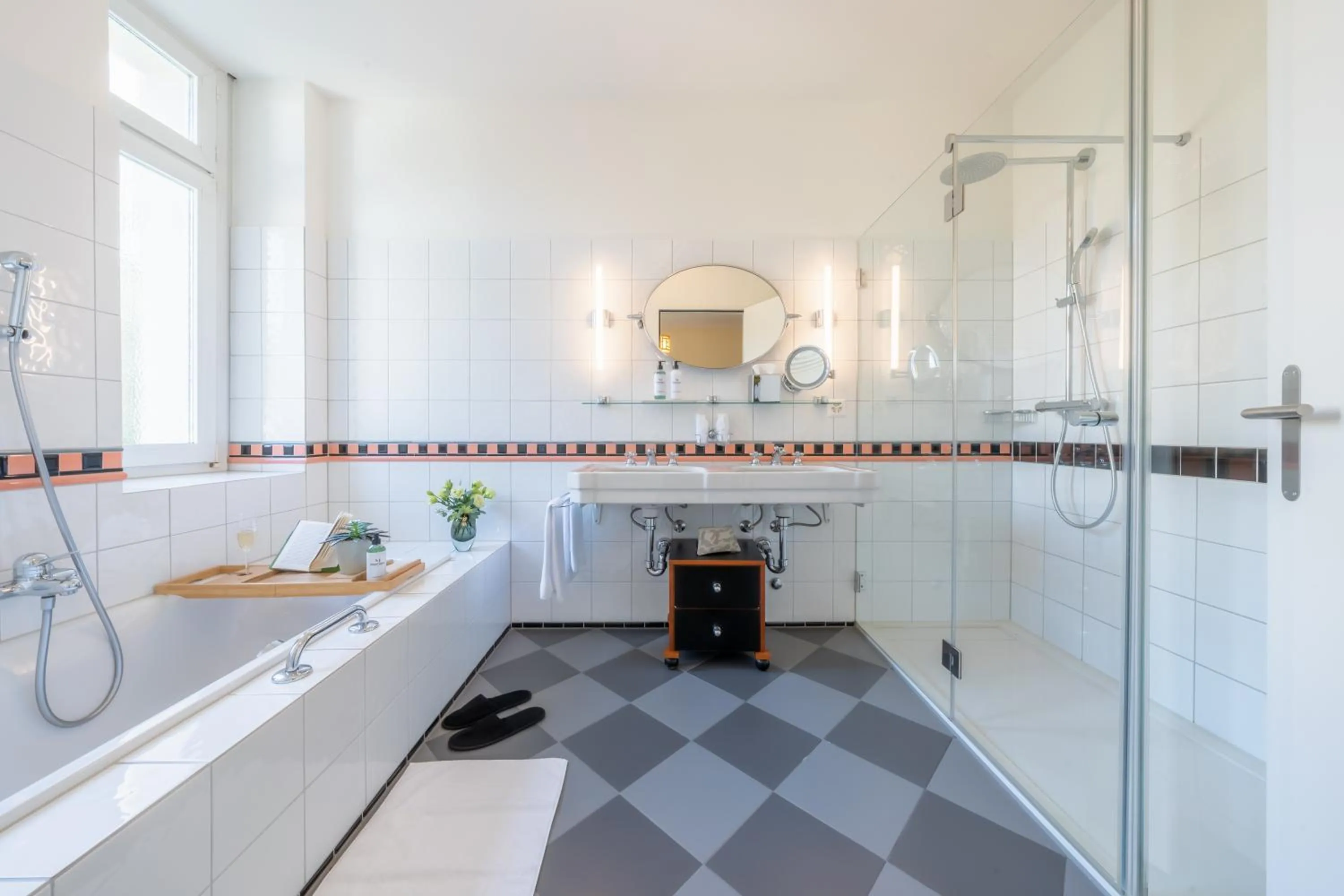 Bathroom in Art Deco Hotel Montana