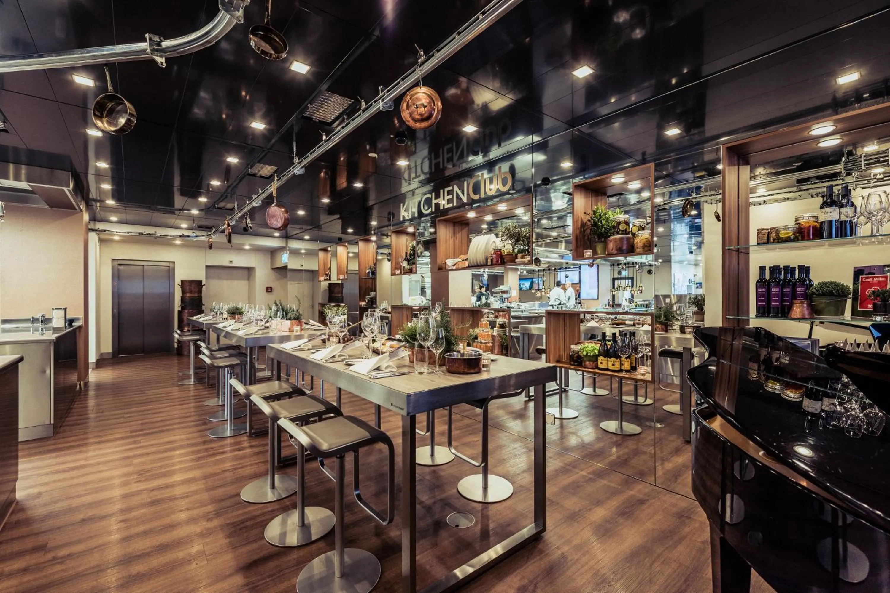 Restaurant/Places to Eat in Art Deco Hotel Montana