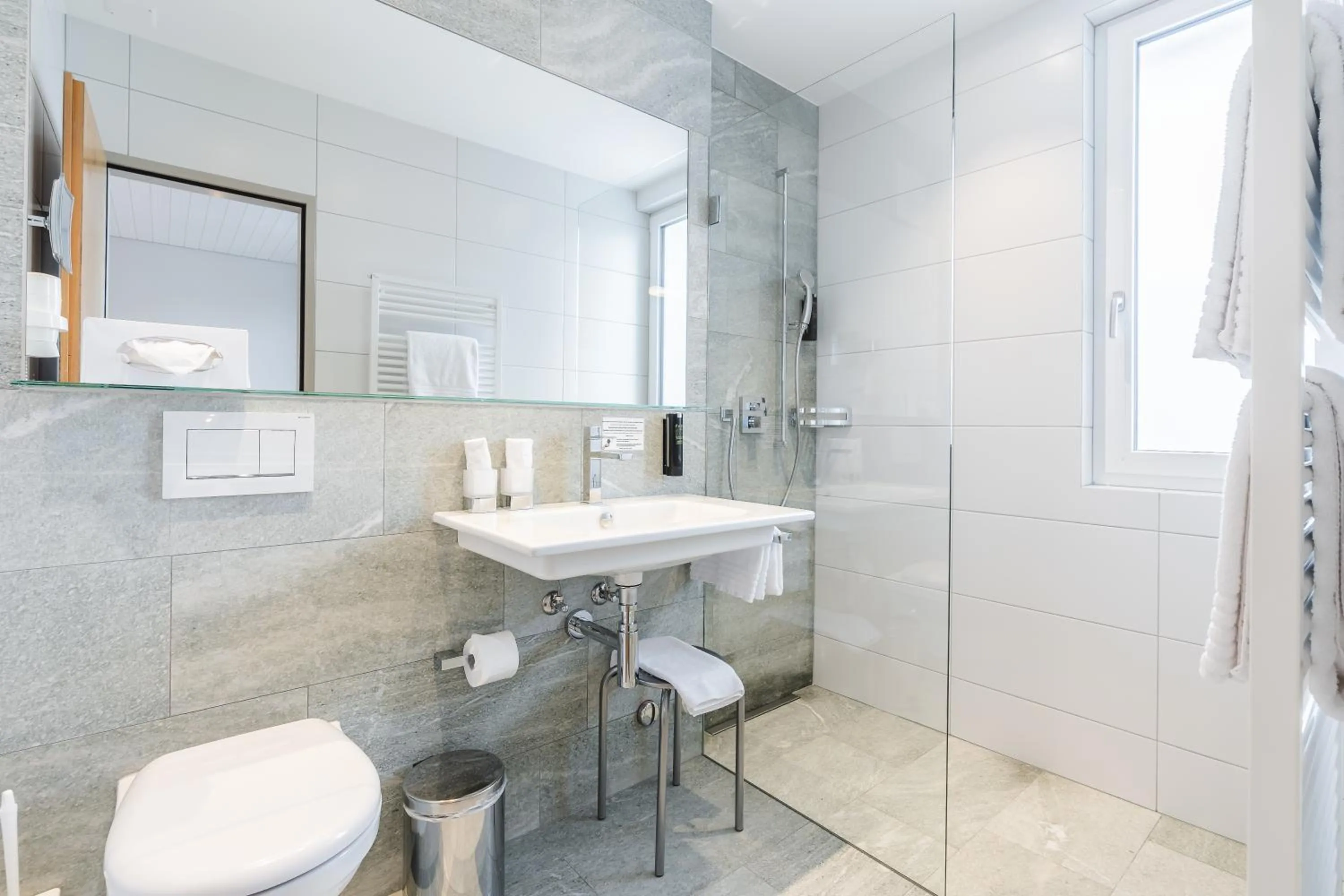 Bathroom in Hotel Alpensonne - Panoramazimmer & Restaurant