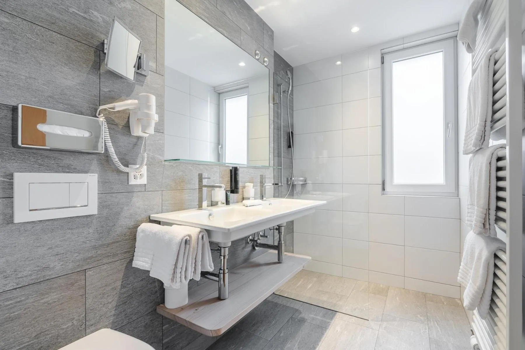 Bathroom in Hotel Alpensonne - Panoramazimmer & Restaurant