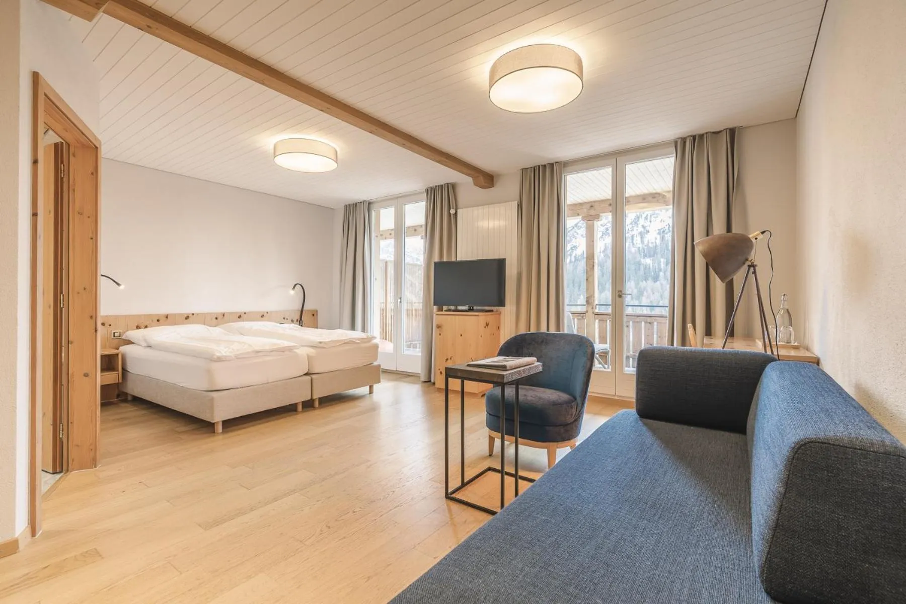 Photo of the whole room, Bed in Hotel Alpensonne - Panoramazimmer & Restaurant