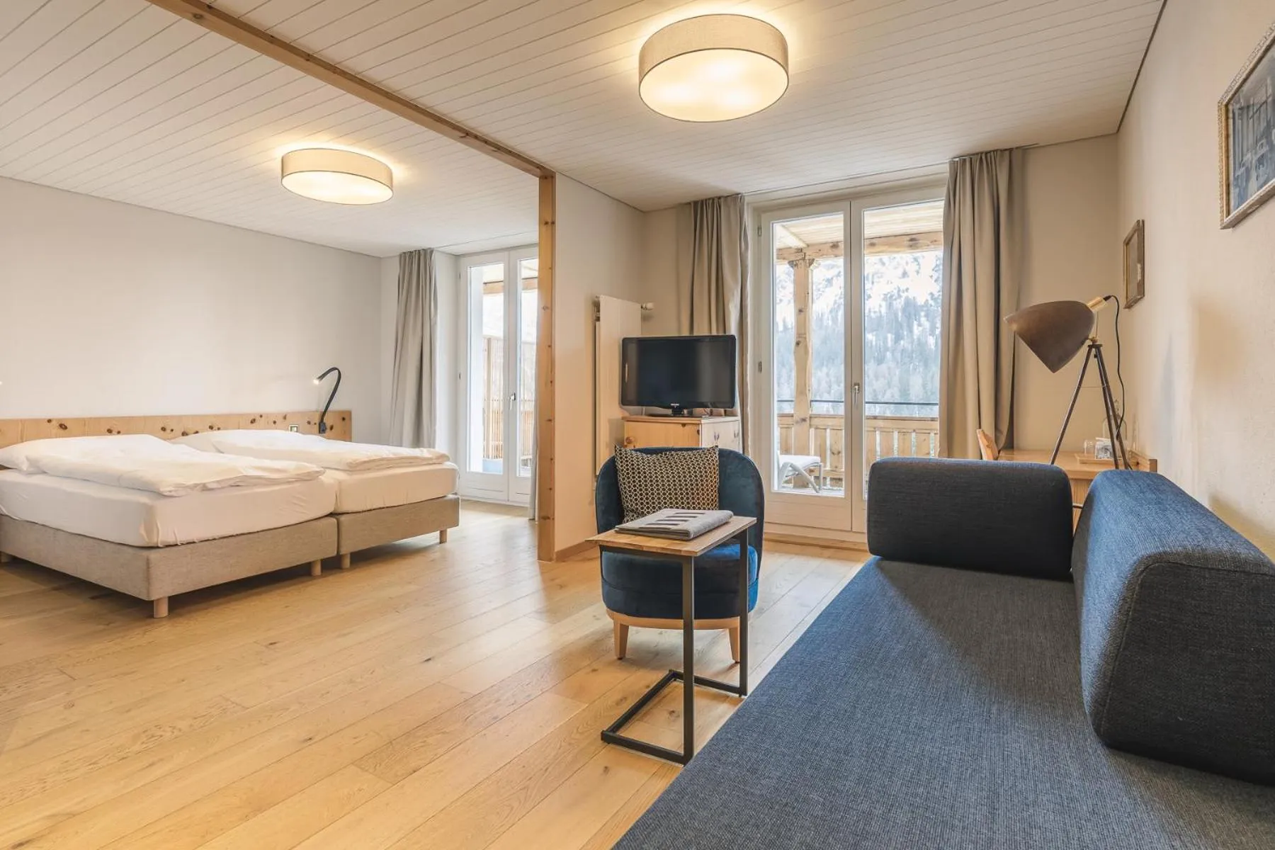 Photo of the whole room, Bed in Hotel Alpensonne - Panoramazimmer & Restaurant