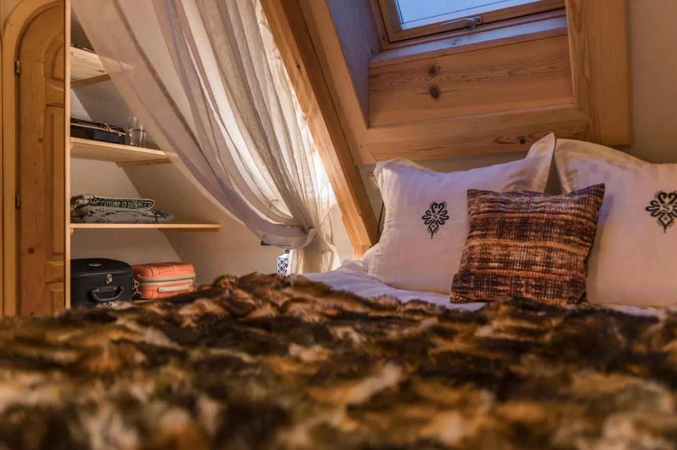 Bedroom, Bed in Stella doro