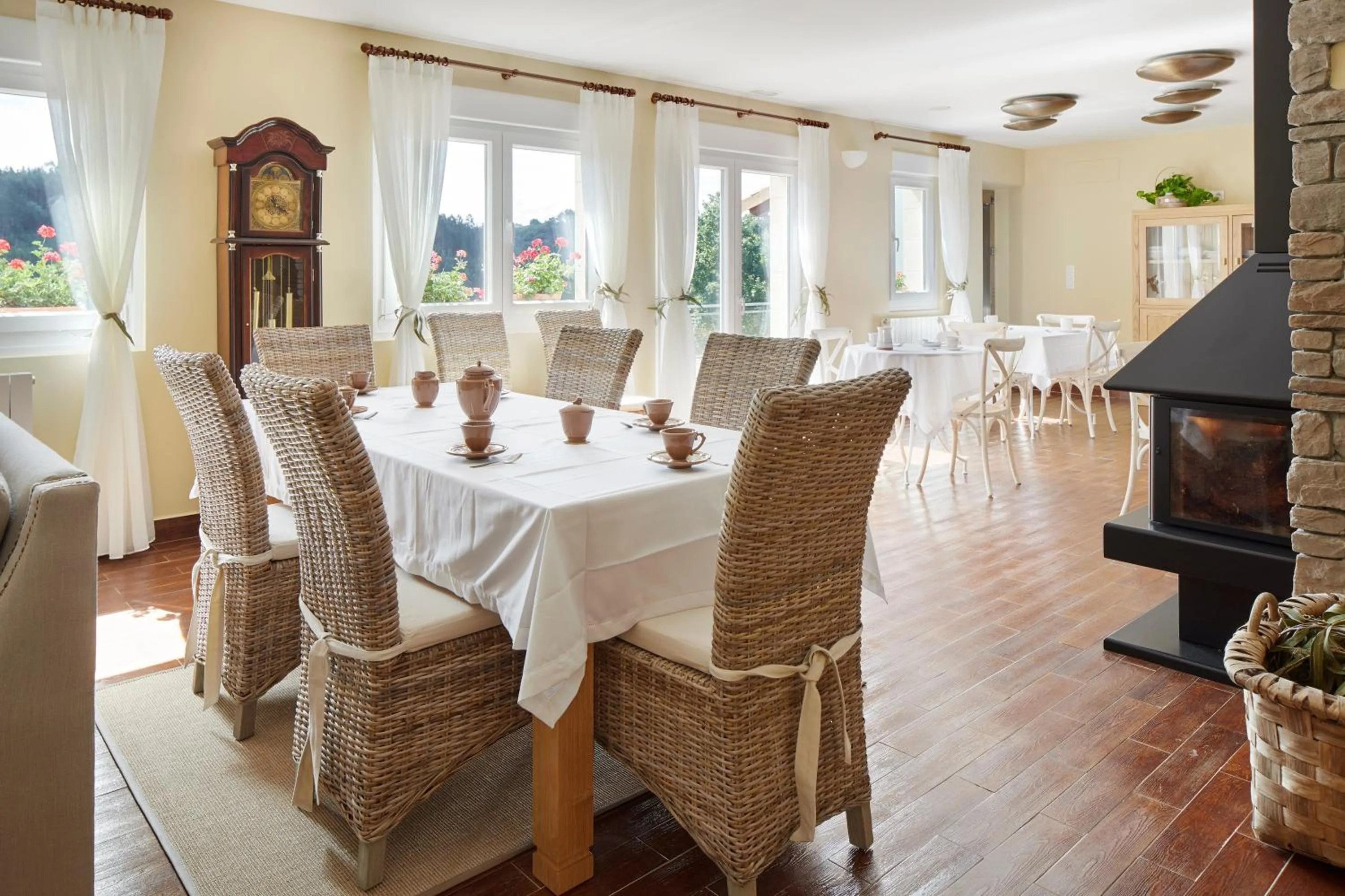 Communal lounge/ TV room in Hotel Txoriene - Arrieta - HBI01298