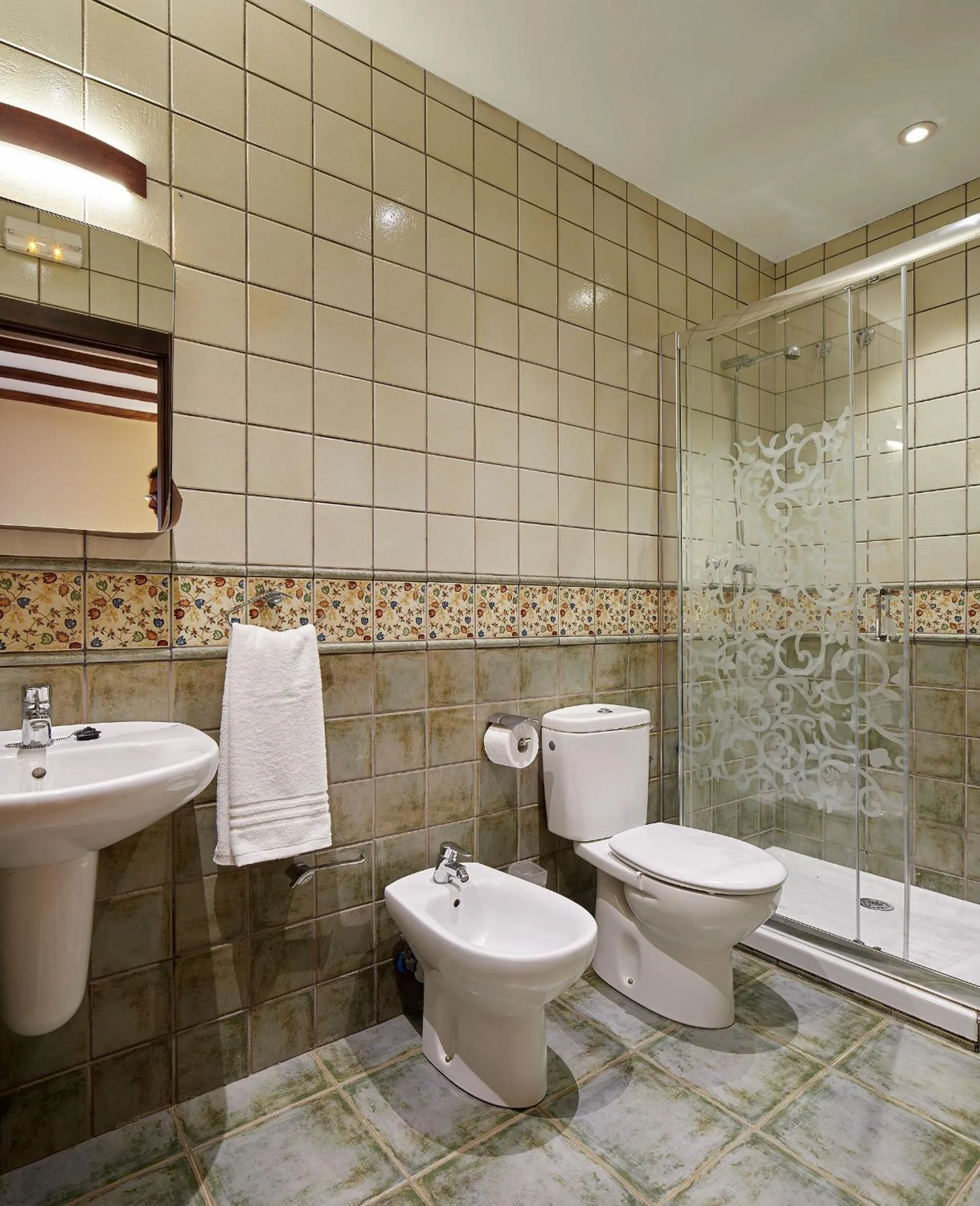 Bathroom in Hotel Txoriene - Arrieta - HBI01298