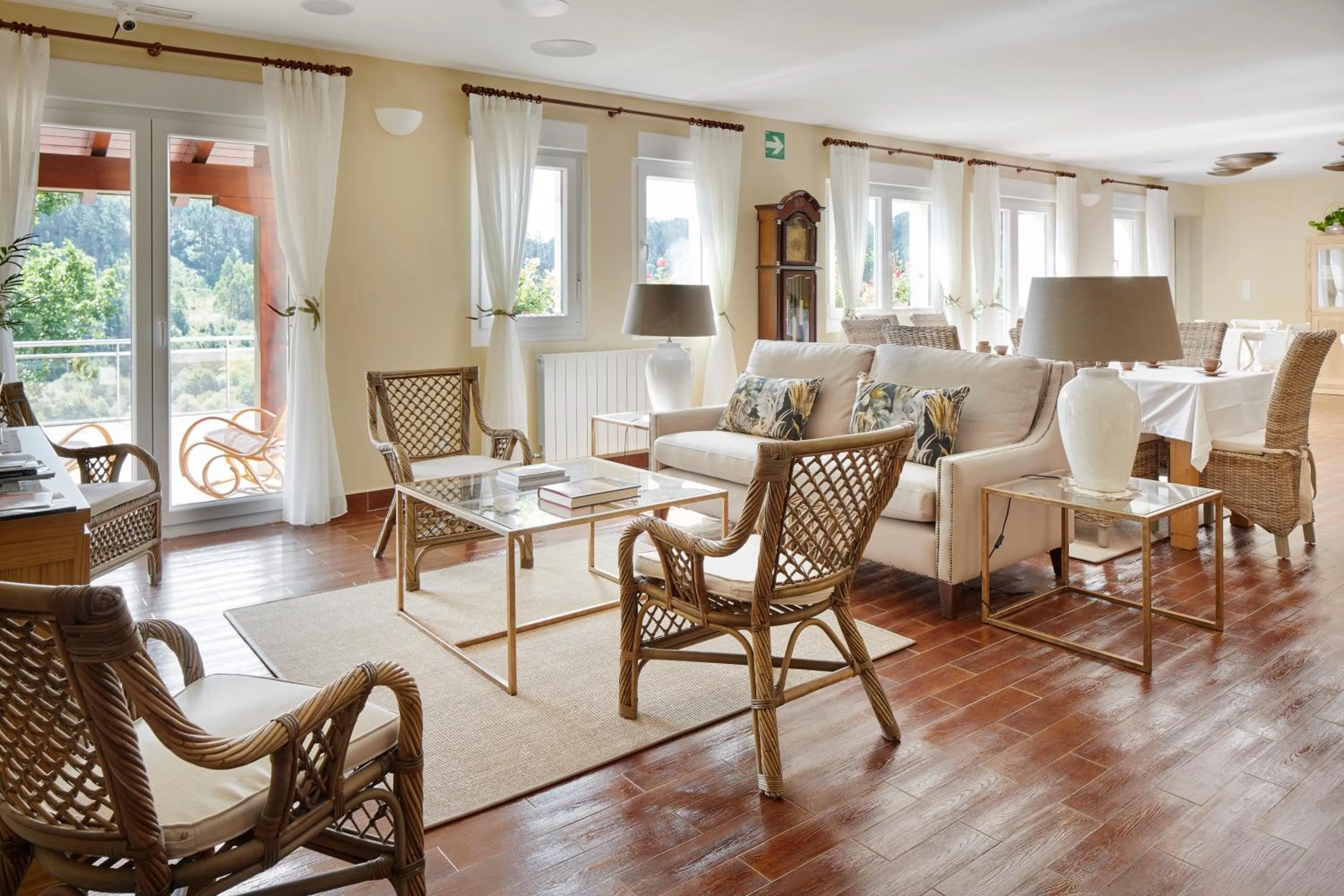 Communal lounge/ TV room in Hotel Txoriene - Arrieta - HBI01298