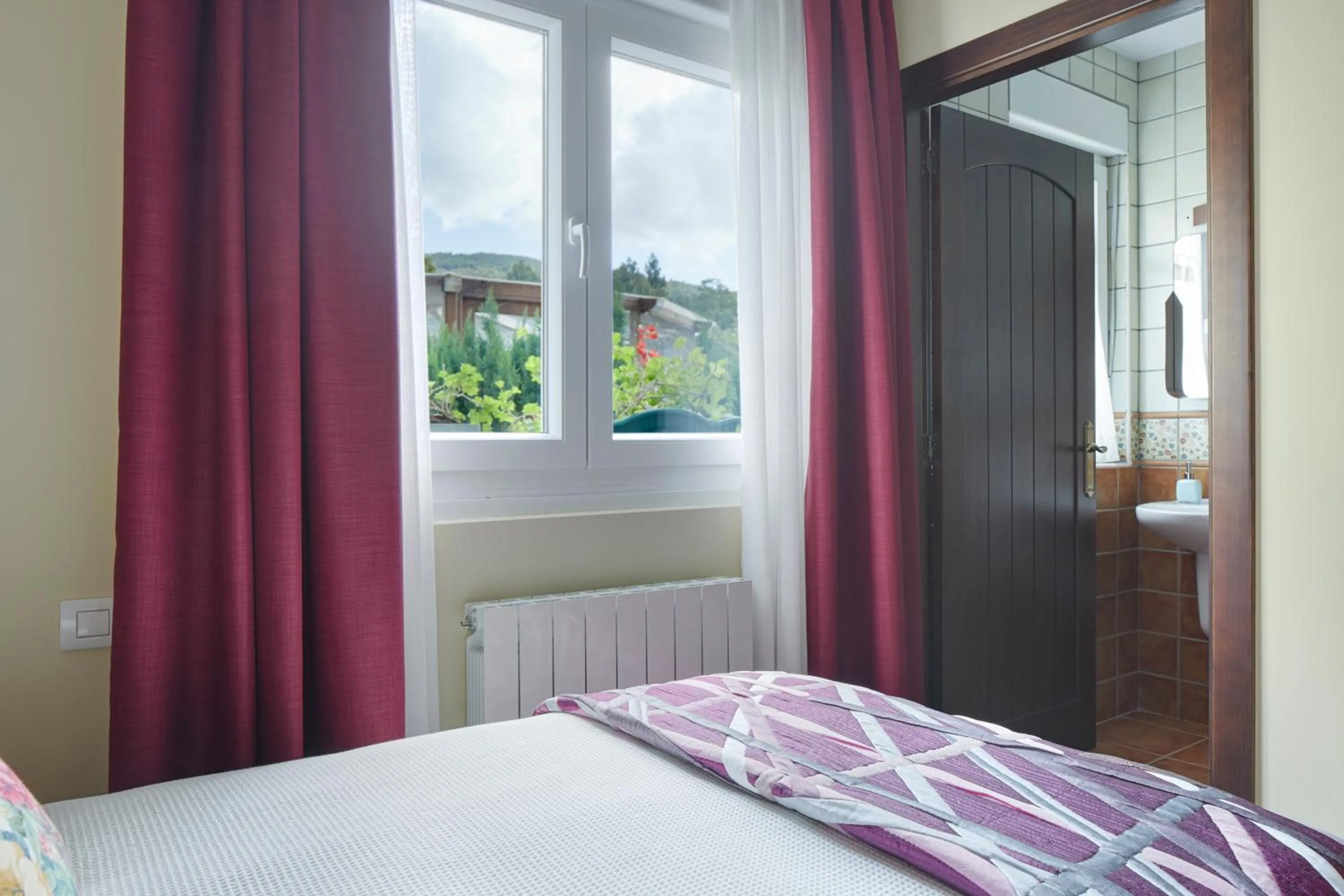 Bedroom, Bed in Hotel Txoriene - Arrieta - HBI01298