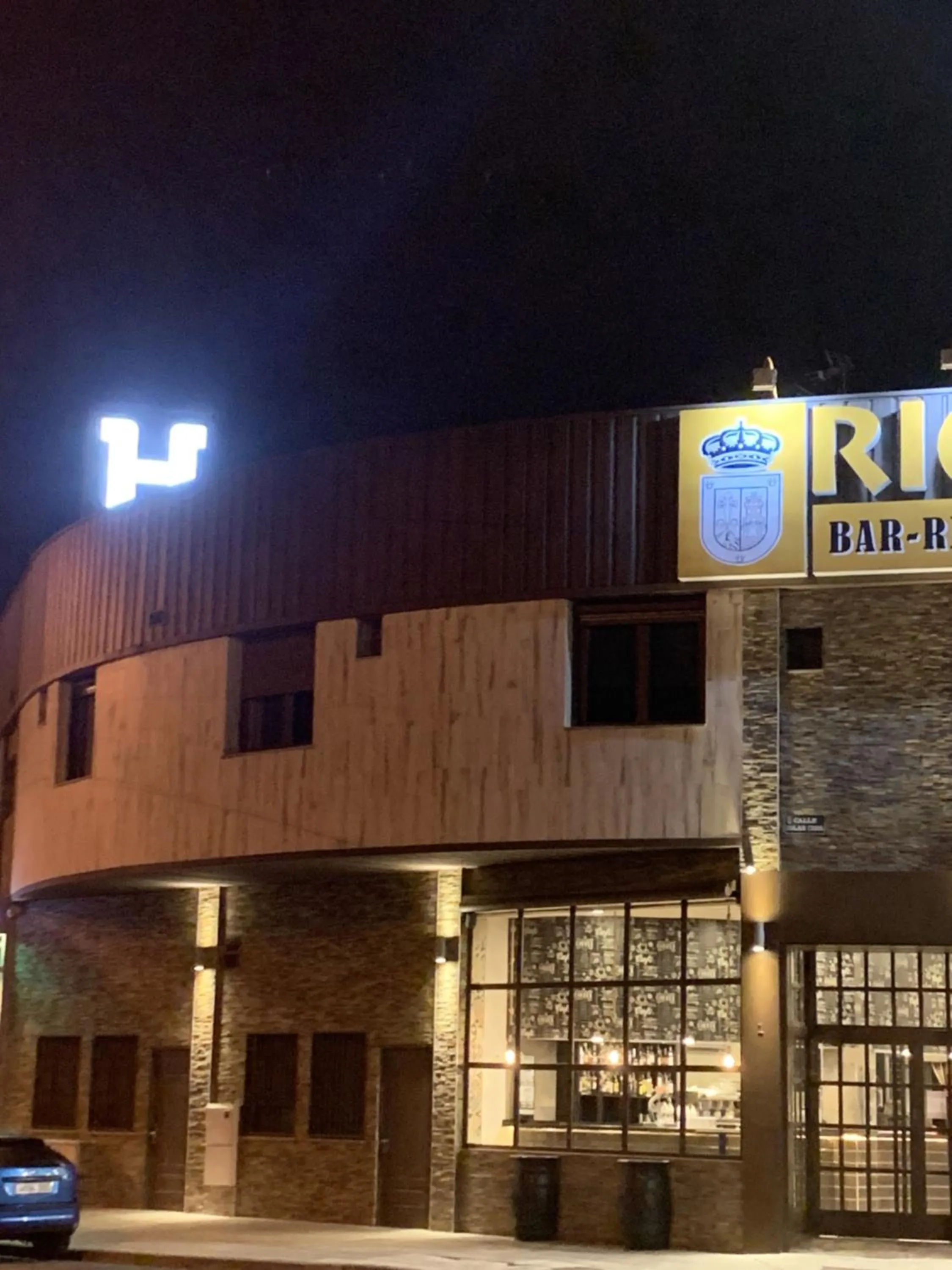 Property building in Hotel Riojano