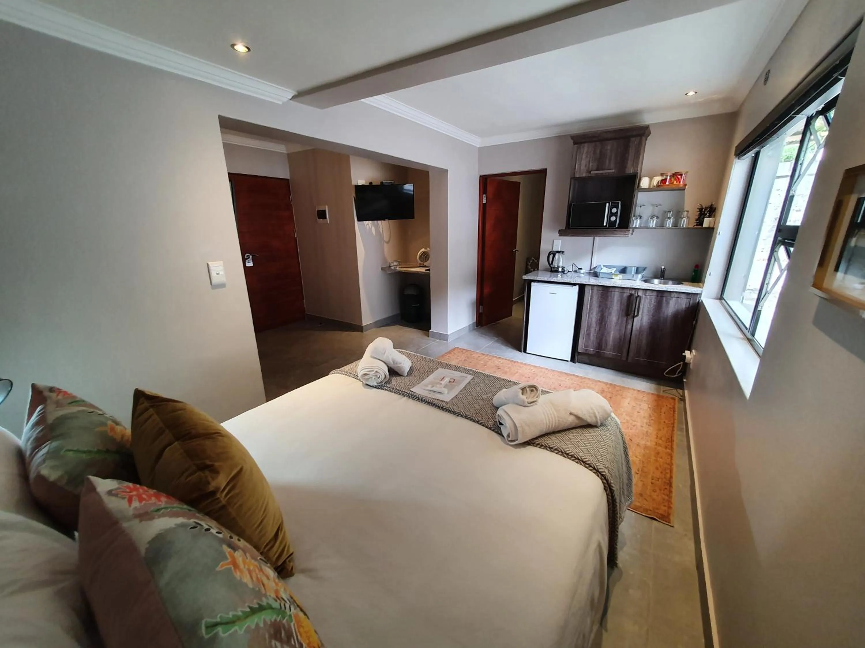 Photo of the whole room, Bed in Sleep@84