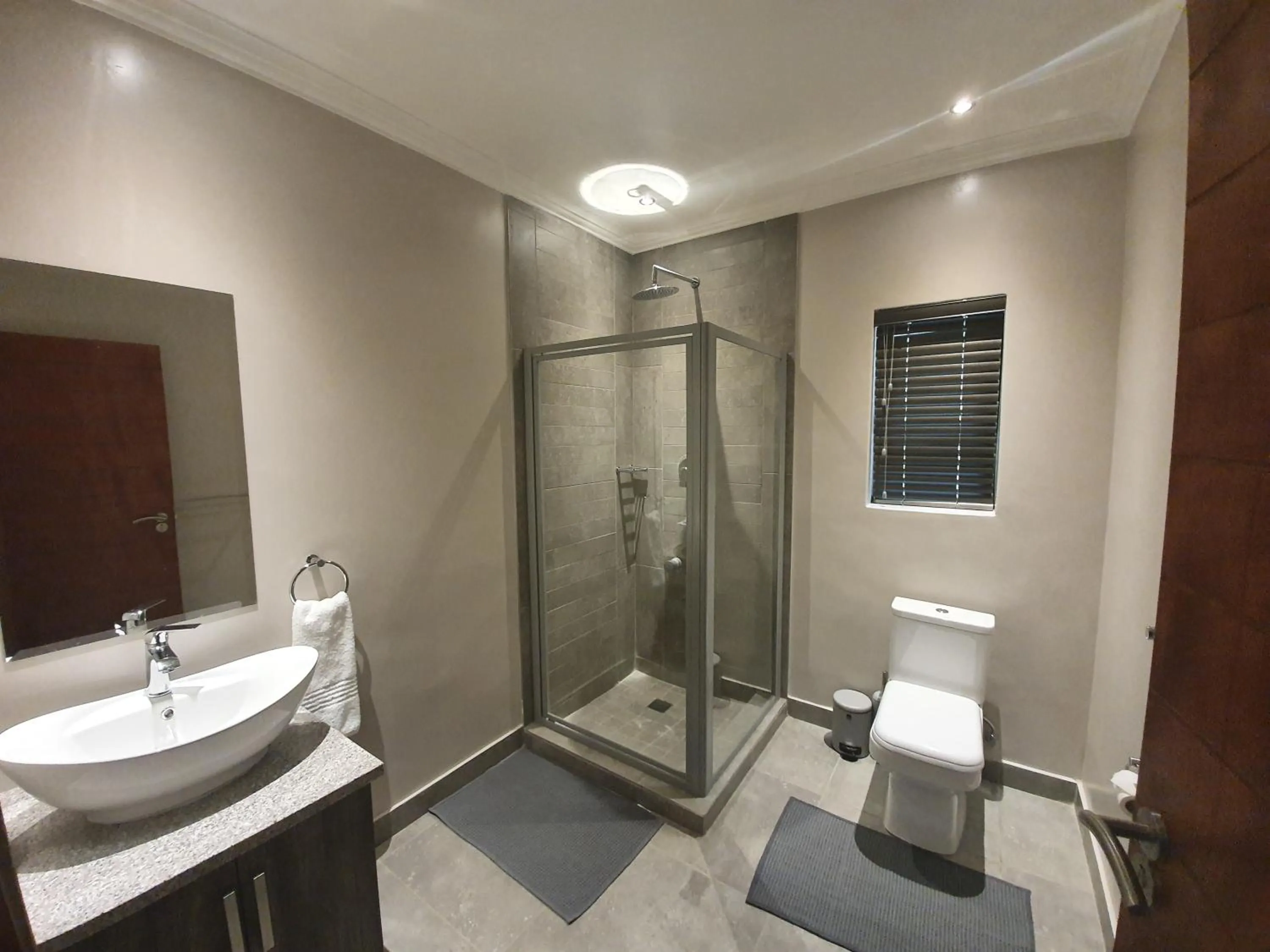 Bathroom in Sleep@84