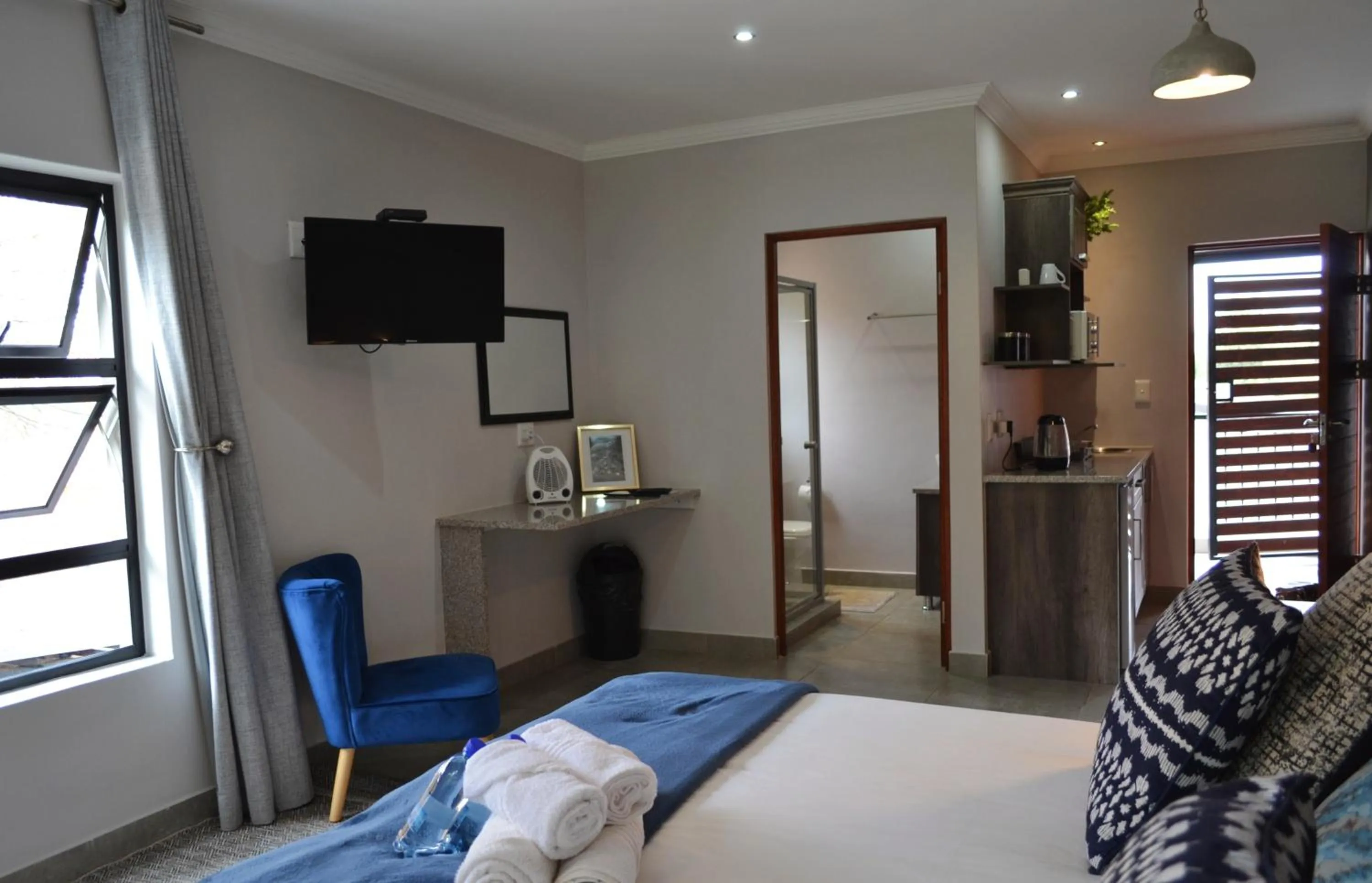 Bedroom, Bed in Sleep@84