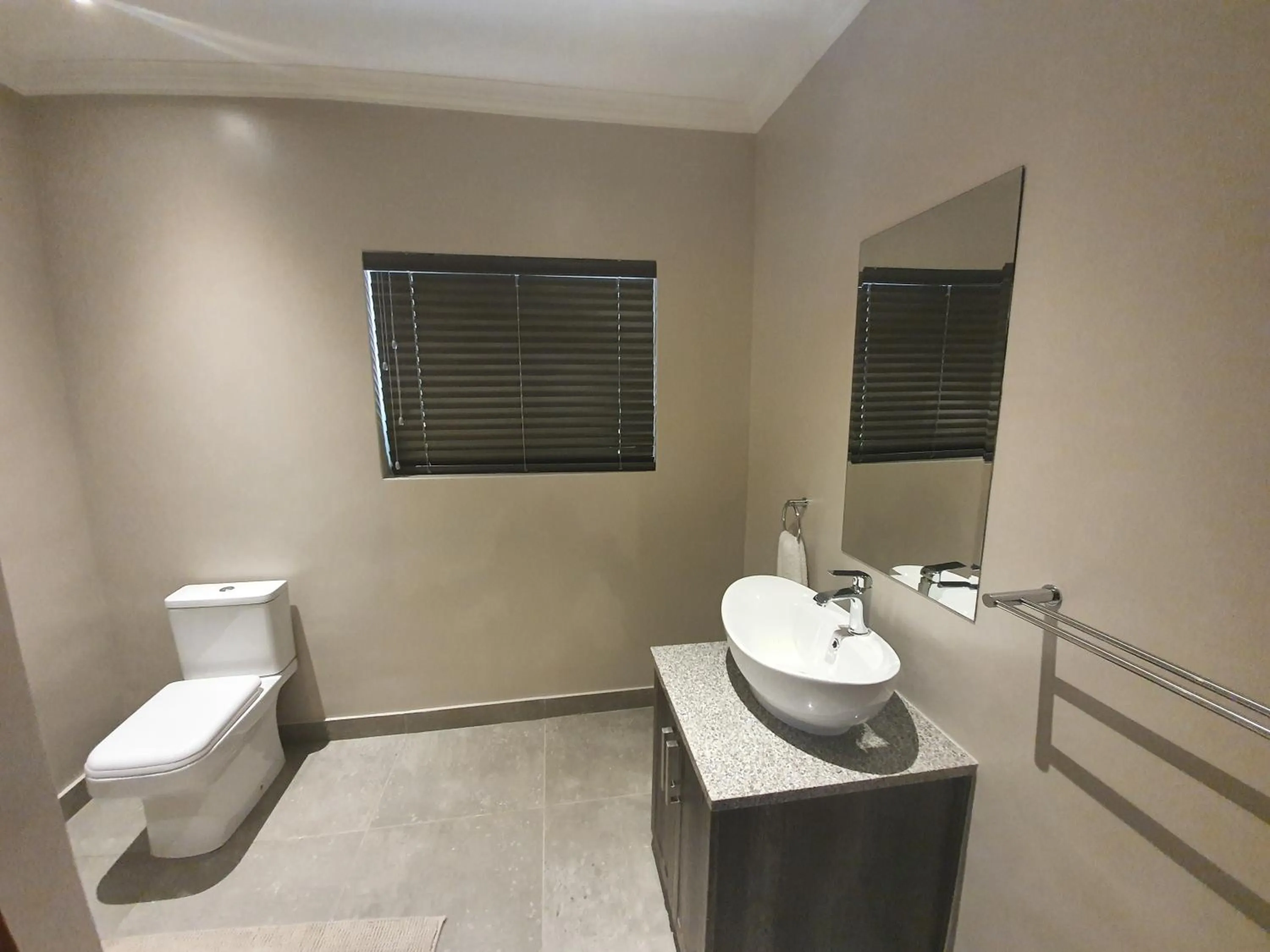 Bathroom in Sleep@84