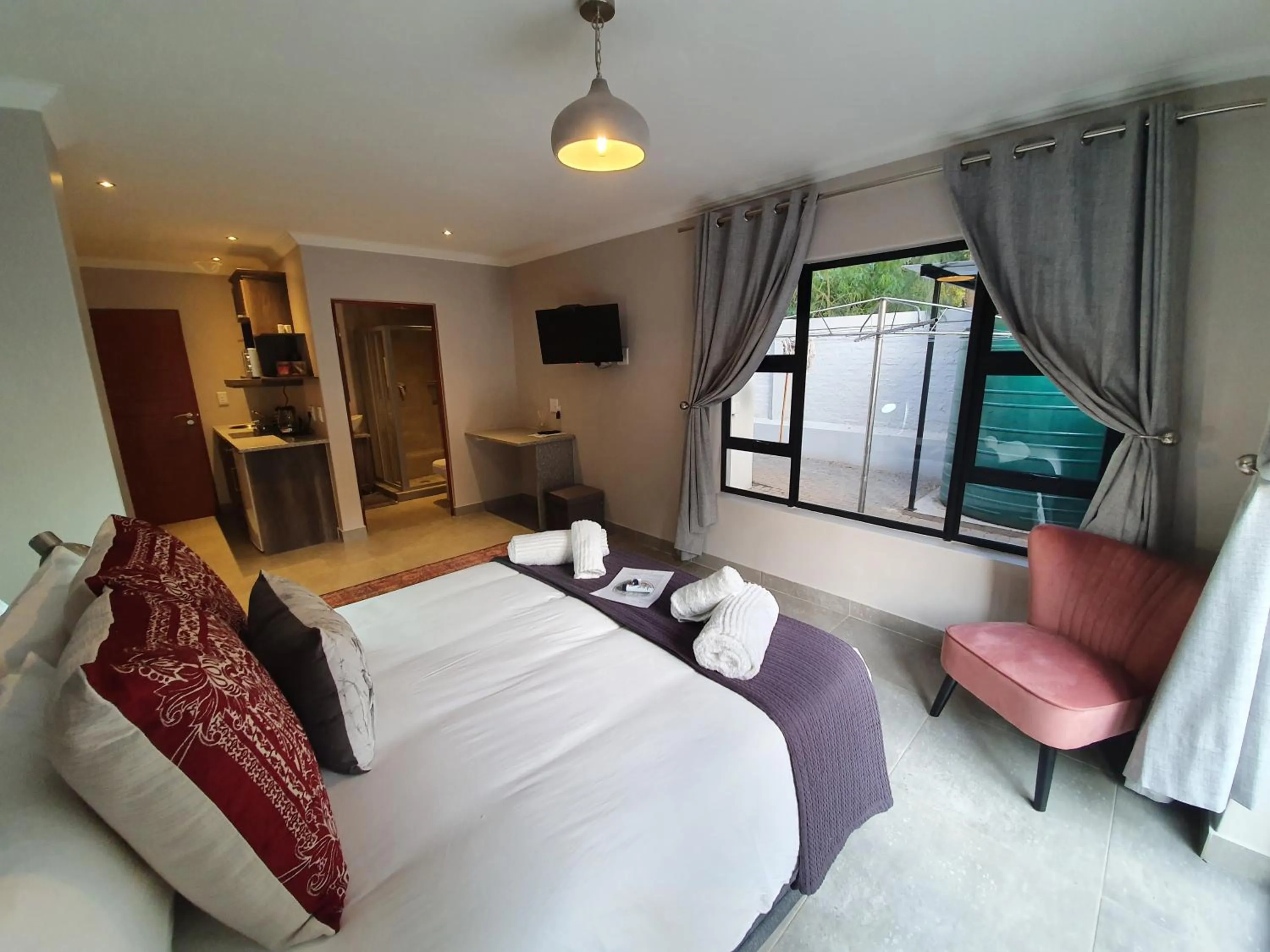 Bedroom, Bed in Sleep@84