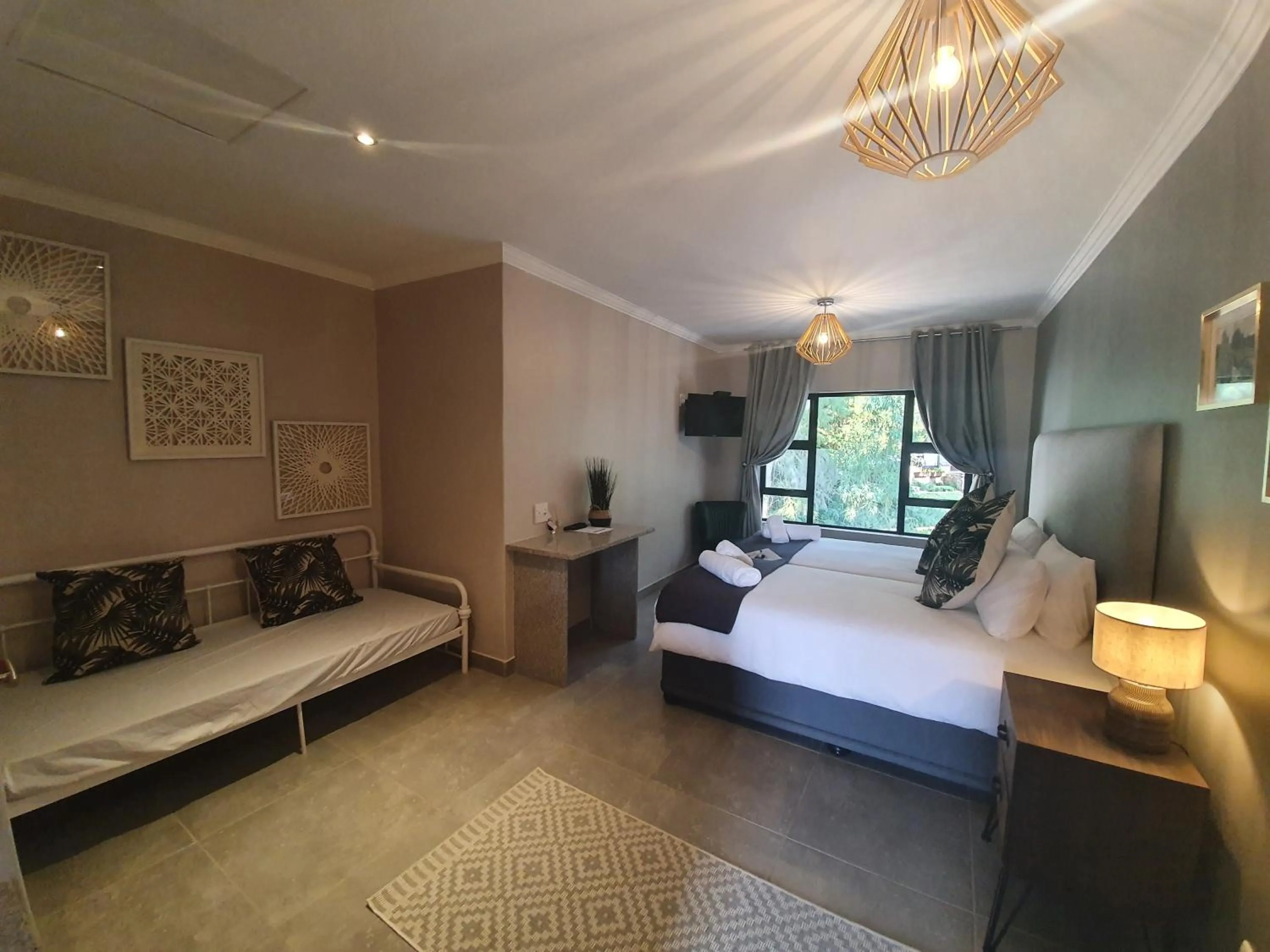 Photo of the whole room, Bed in Sleep@84