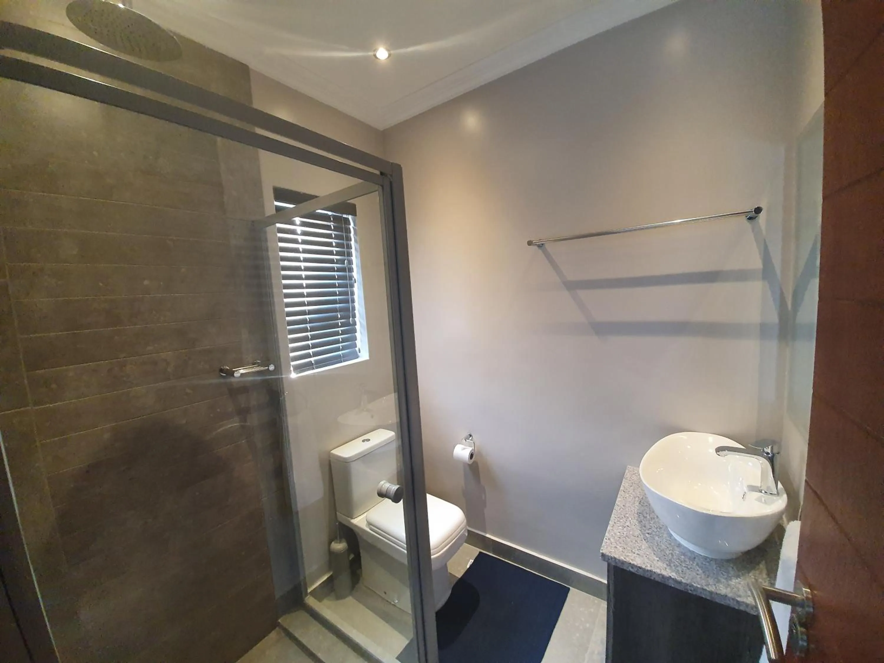 Bathroom in Sleep@84