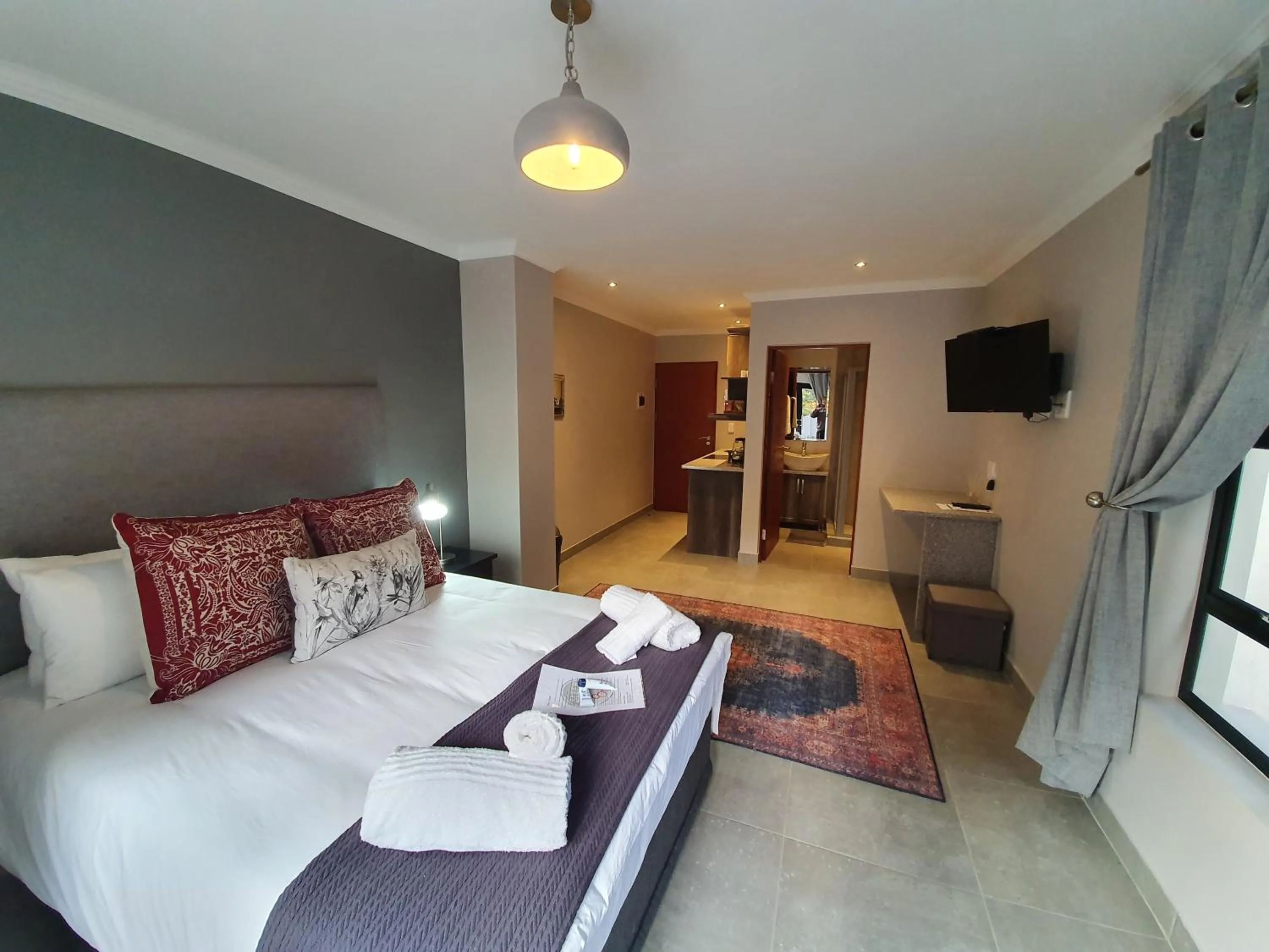 Photo of the whole room, Bed in Sleep@84